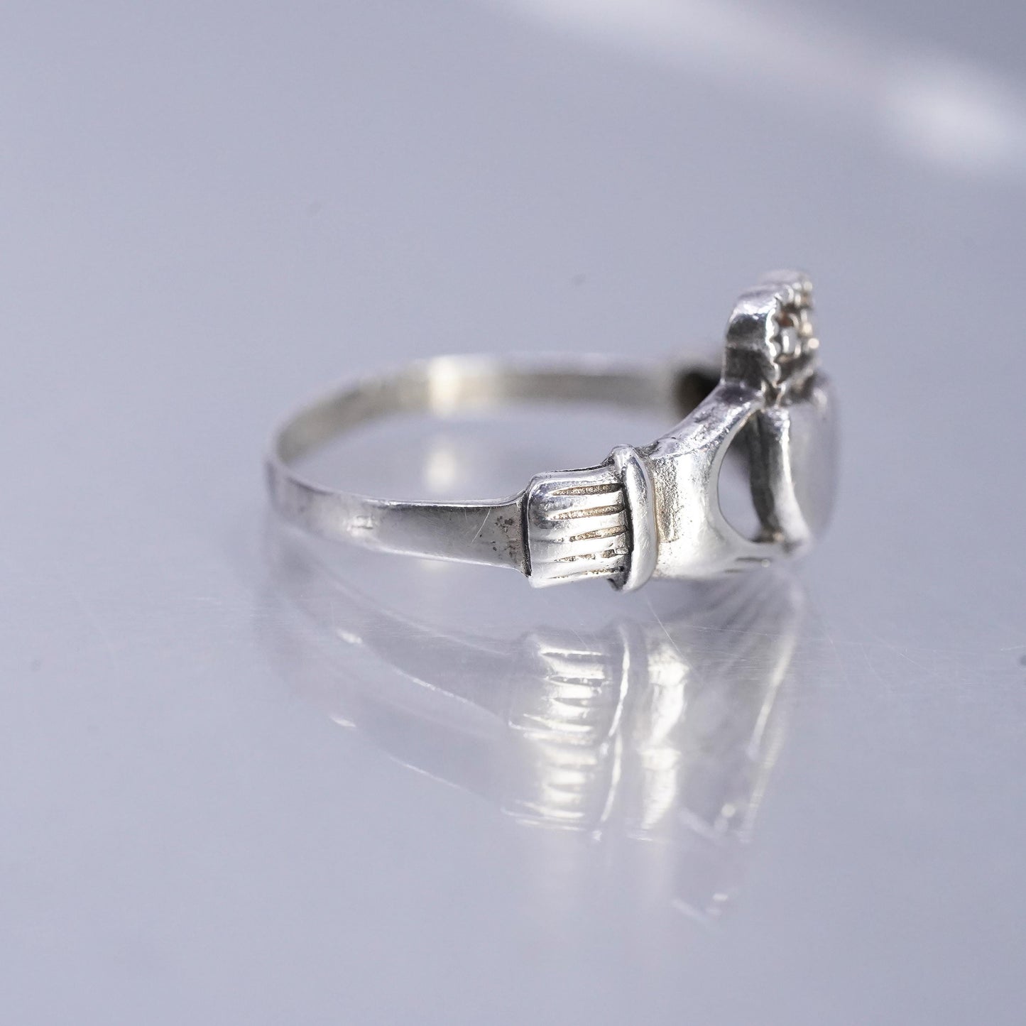 Size 5.5, Irish Claddagh friendship Sterling 925 silver ring holding heart band