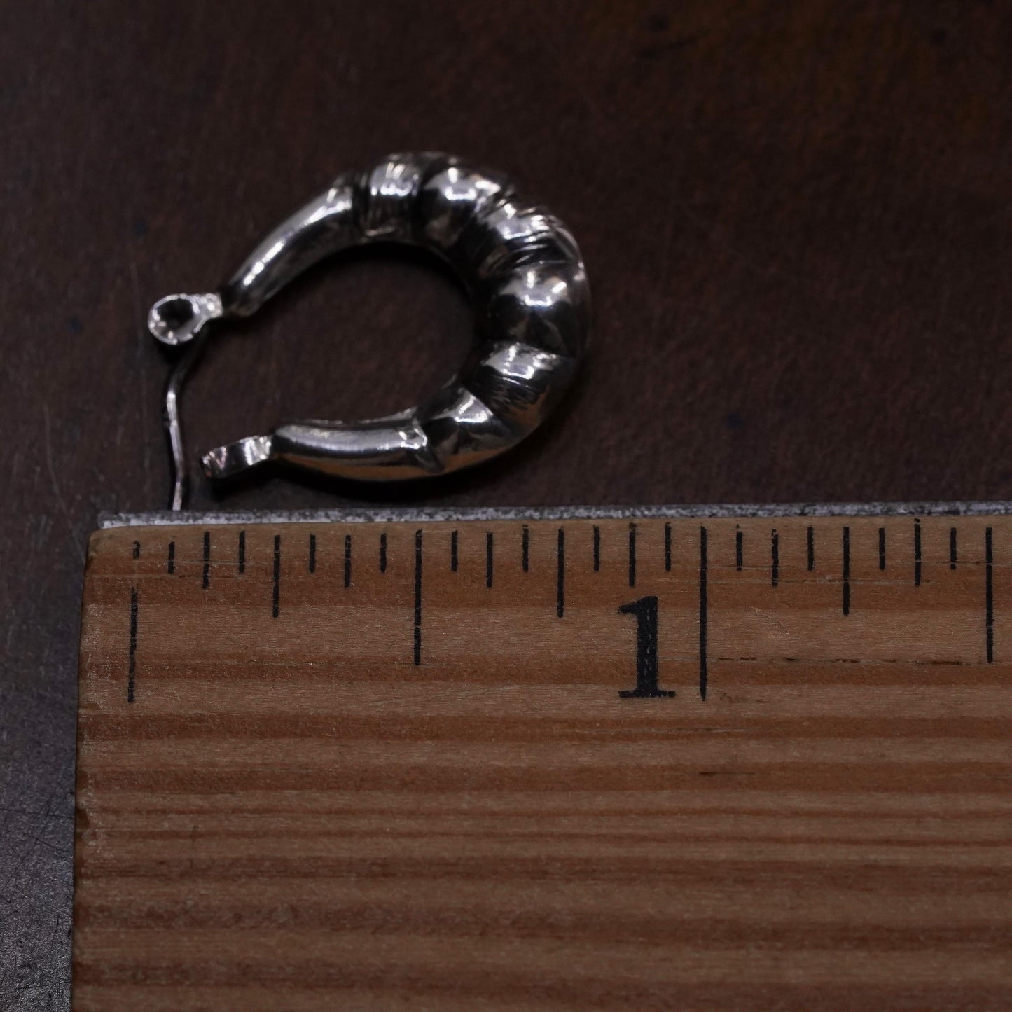 0.75", VTG sterling silver loop single earring, fashion ribbed primitive hoop