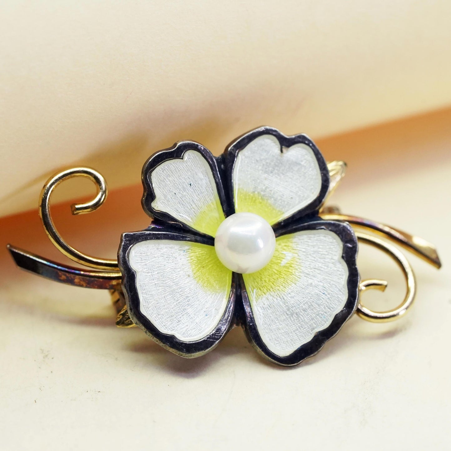 Vintage Creed Sterling 925 silver white enamel flower brooch Pin pink pearl