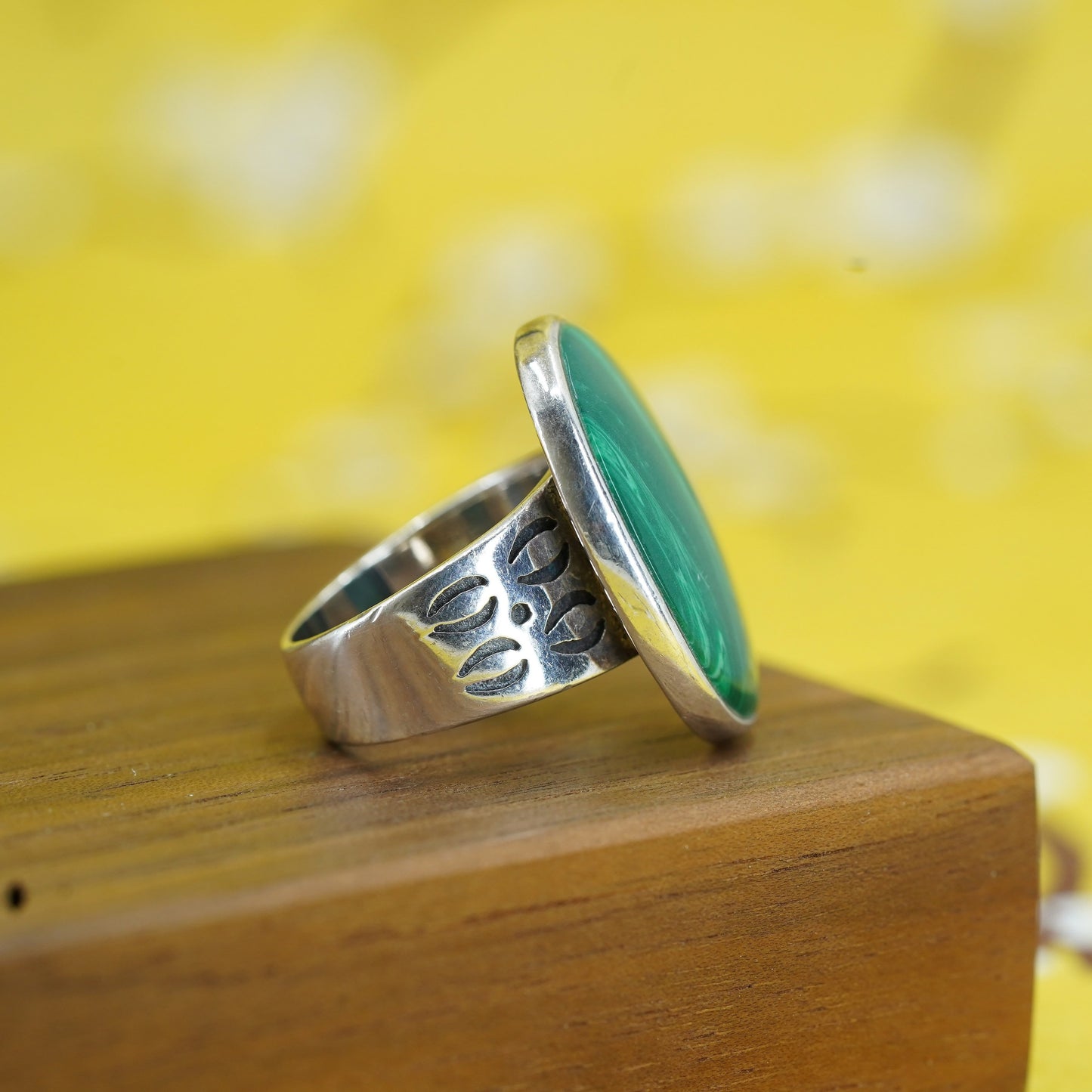 Size 7.75, Mexico Sterling 925 silver handmade ring band with oval malachite