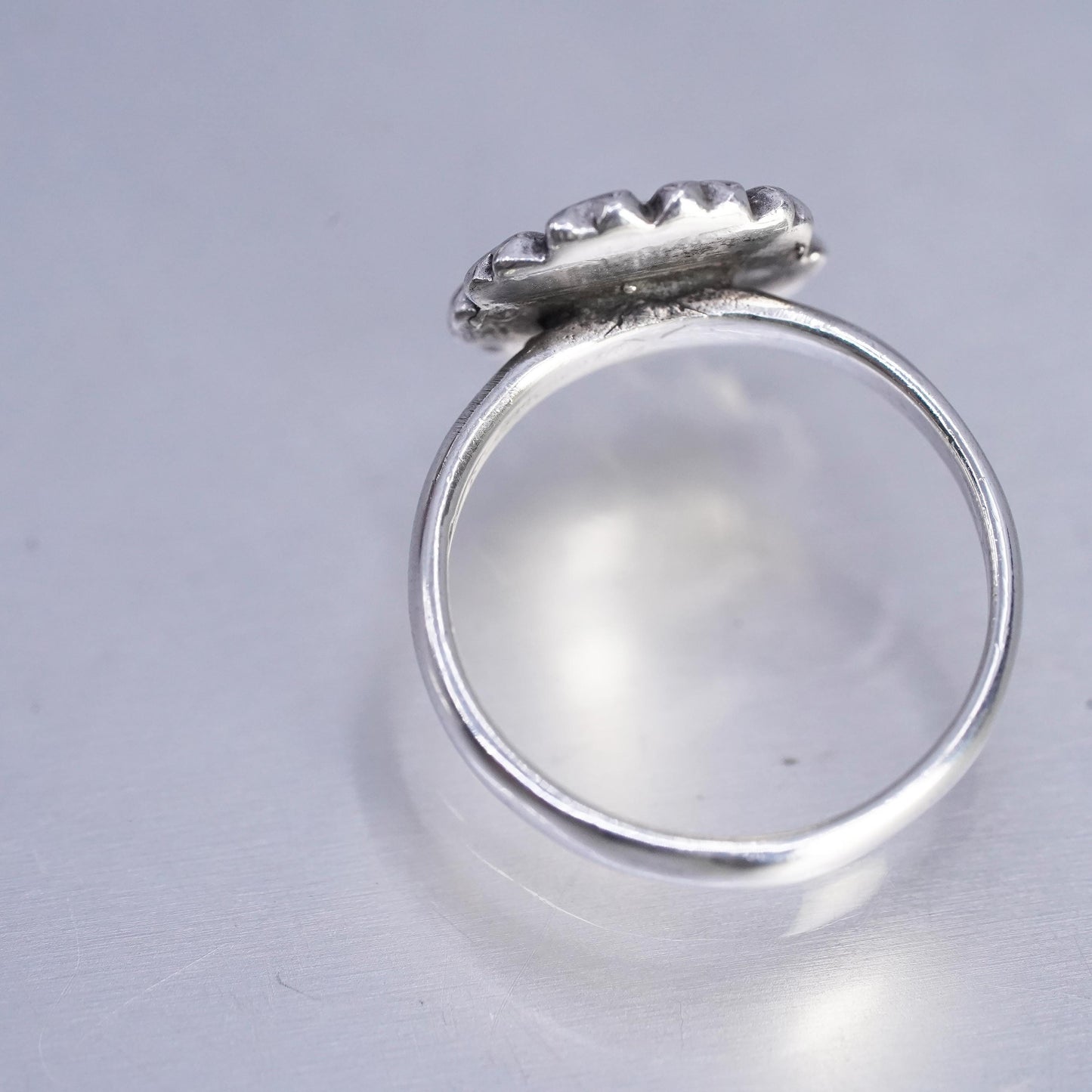 Size 2.5, vintage southwestern Sterling 925 silver ring, sunflower flower band