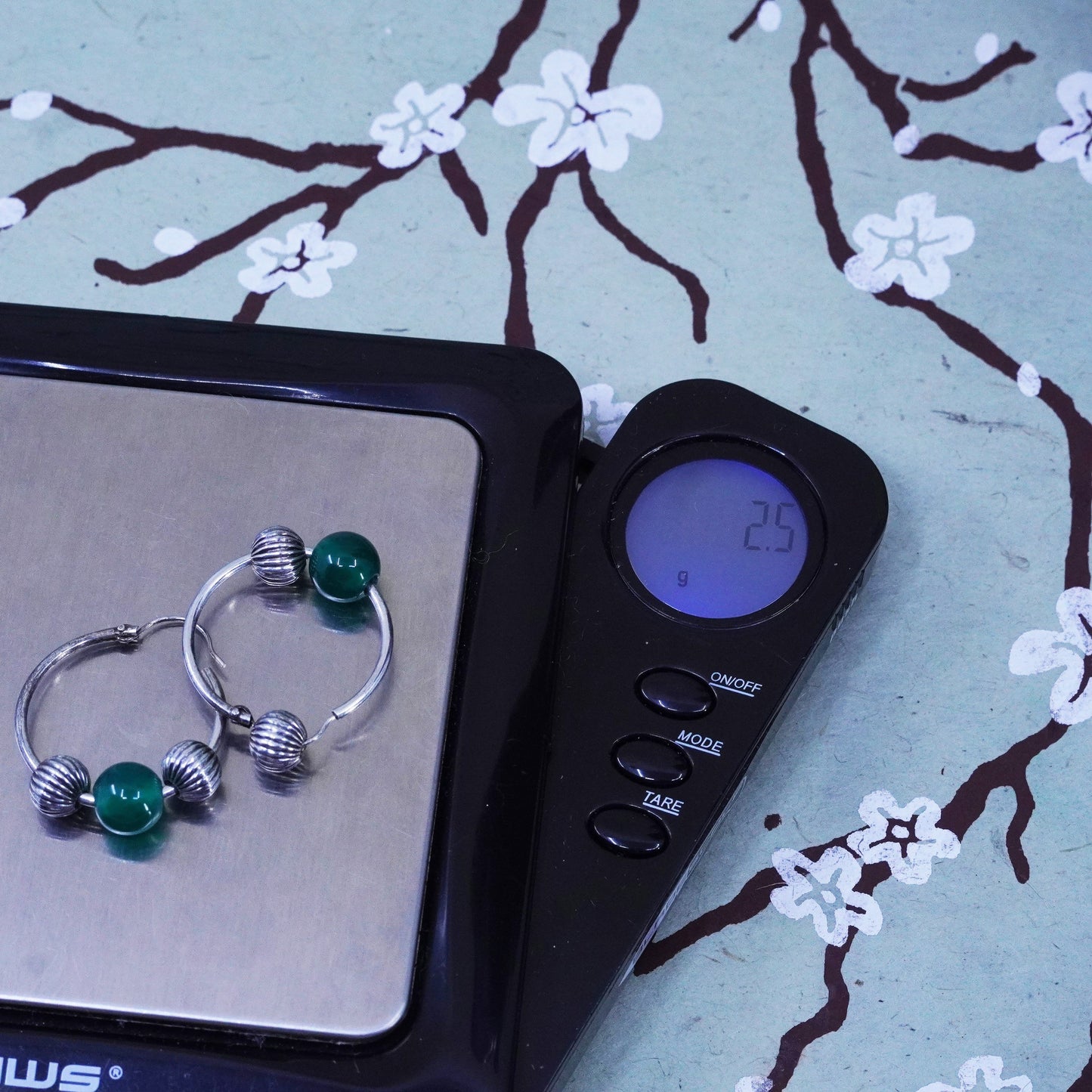 0.75”, Vintage sterling 925 silver loop earrings, primitive hoops emerald beads