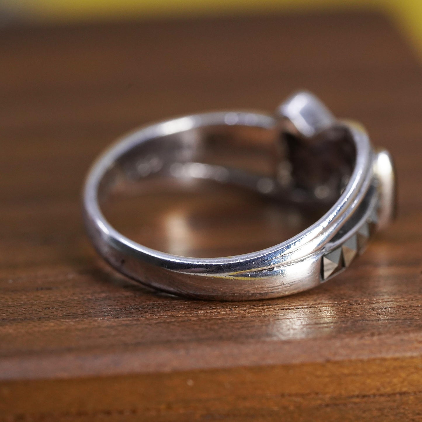 Size 7, vintage Sterling 925 silver handmade ribbon bow tie ring with oval onyx