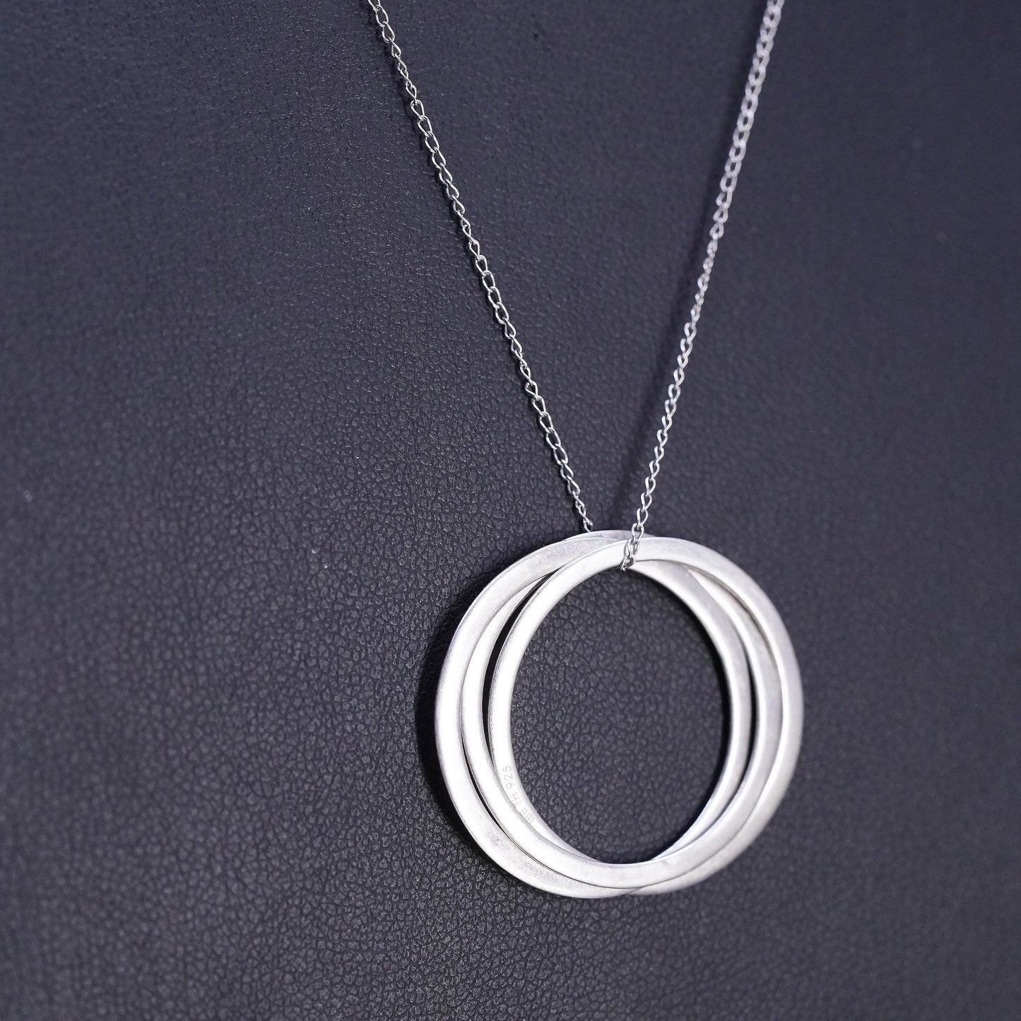 18", vintage Sterling silver necklace, 925 circle chain entwined circle pendant