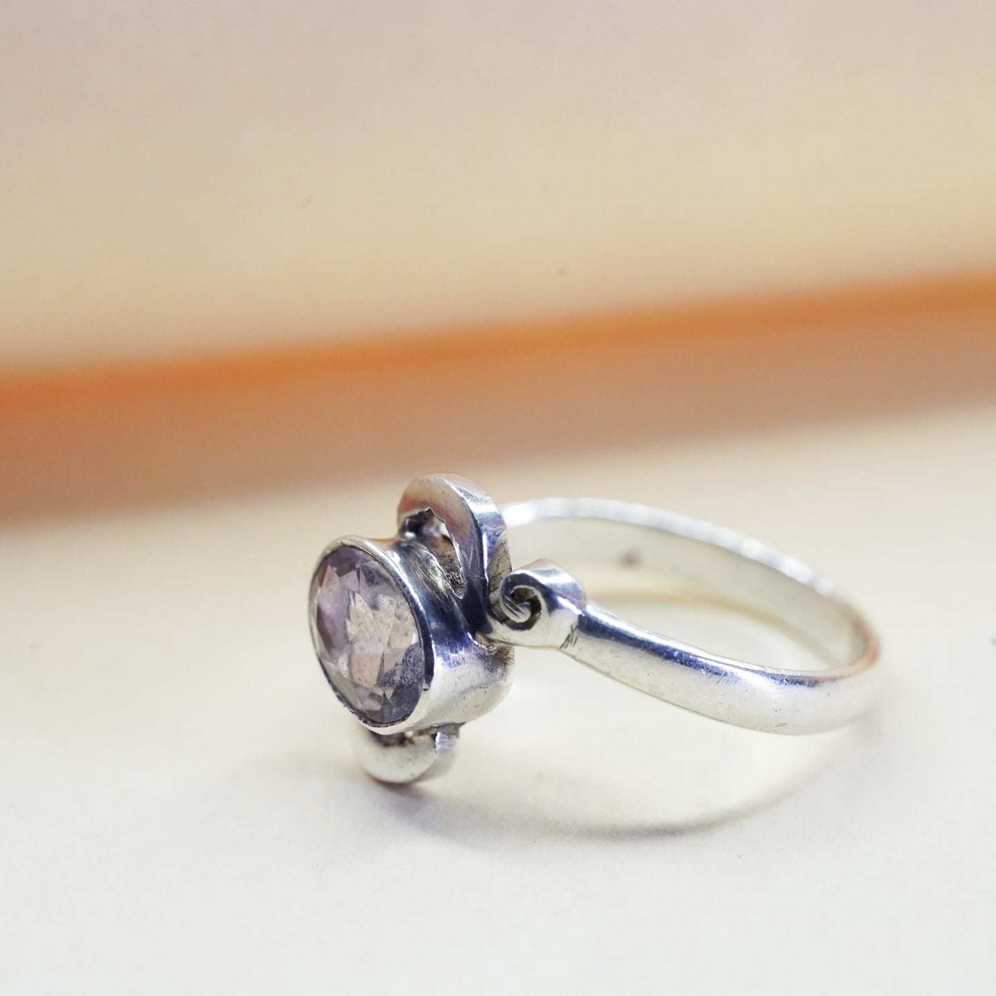 Size 5, vintage Sterling 925 silver handmade spiral ring with amethyst