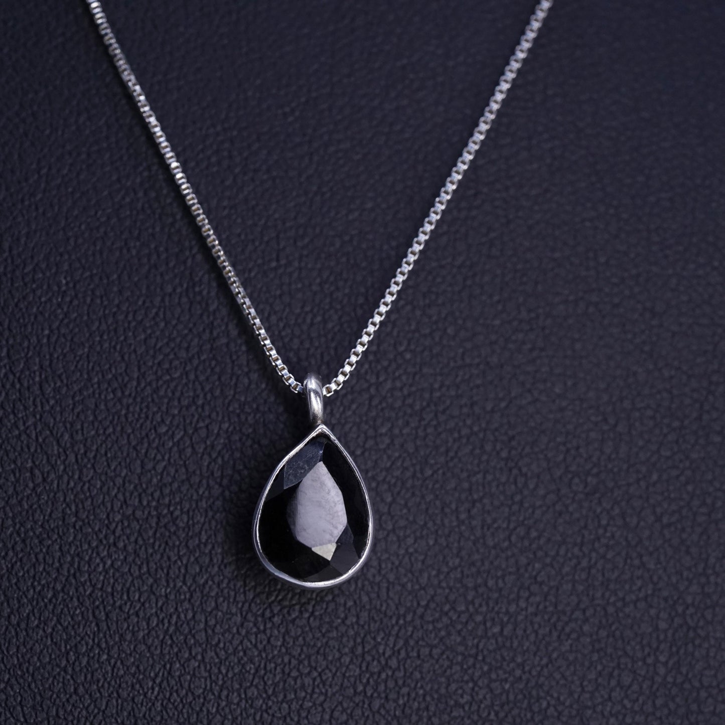 18”, vintage Sterling 925 silver box chain necklace with teardrop Onyx pendant