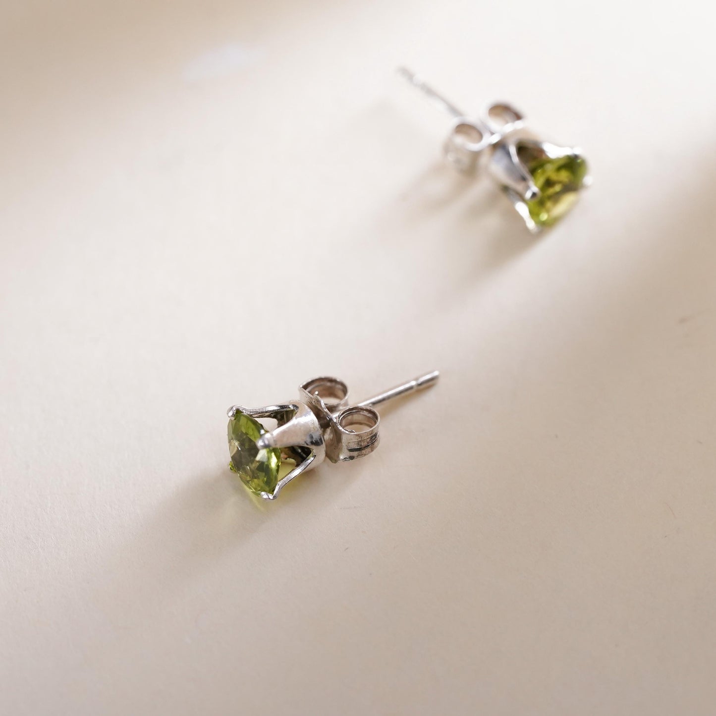 3mm, Vintage sterling 925 silver earrings with peridot, minimalist studs