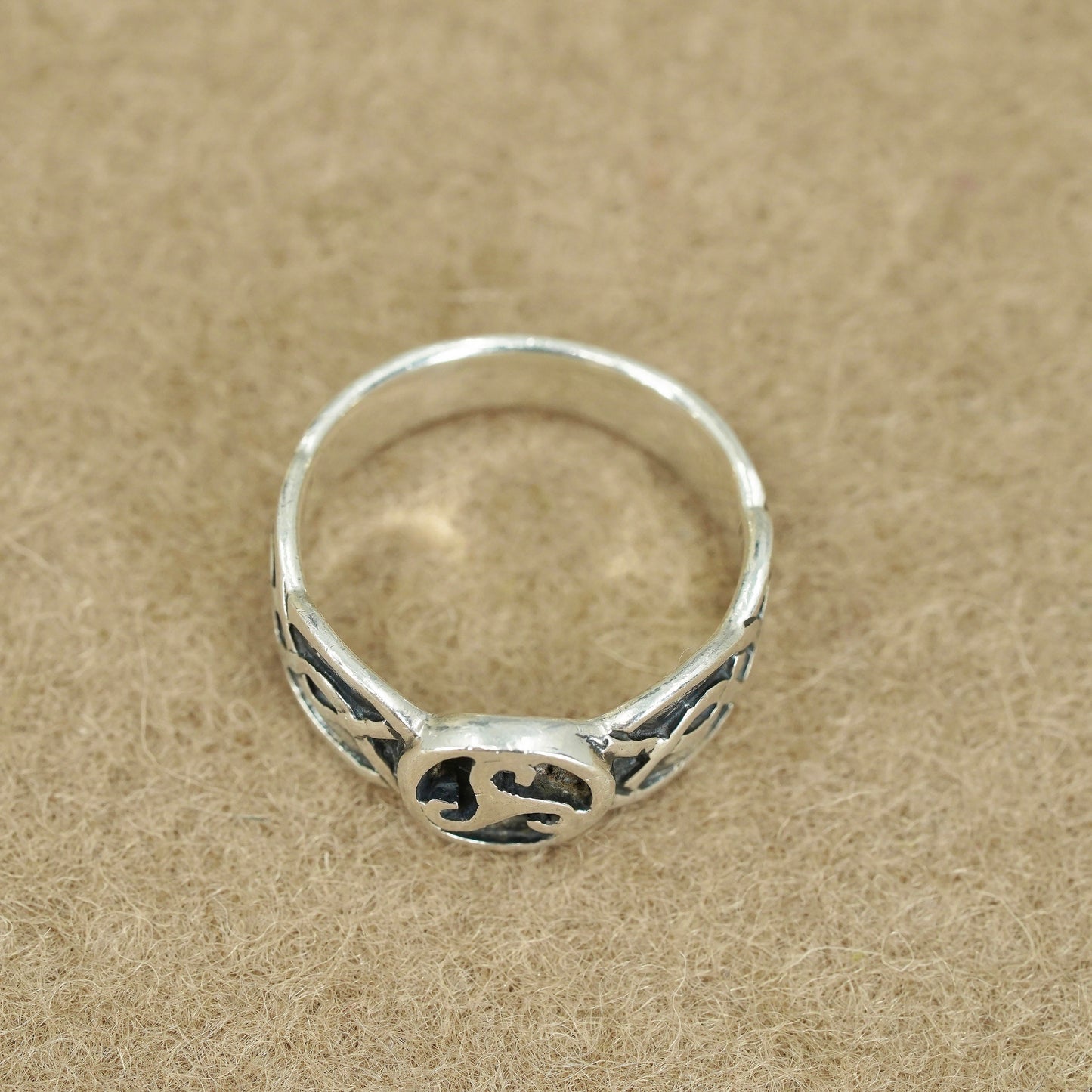 Size 6.75, vintage southwestern Sterling 925 silver ring, modern textured band