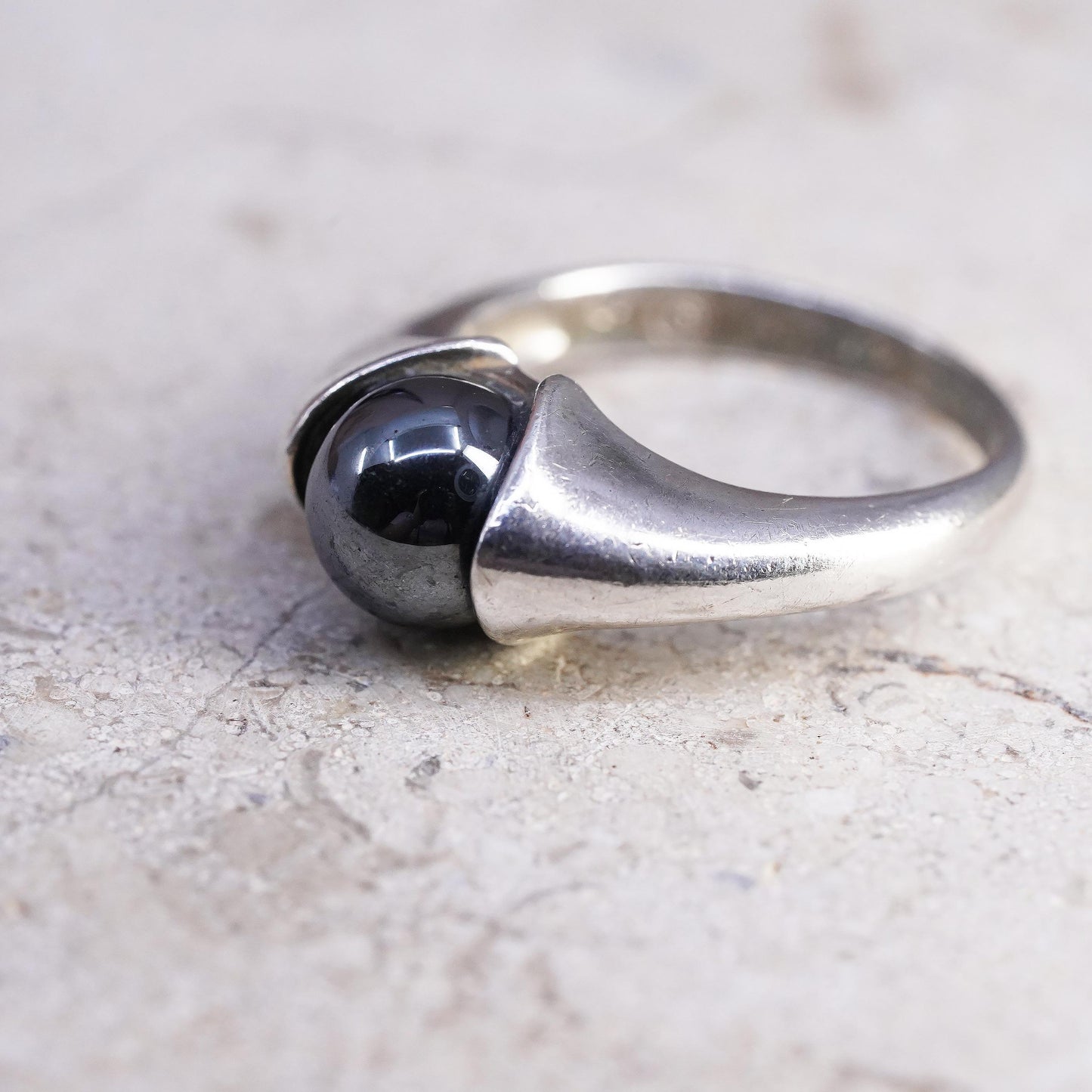 Size 7, VTG southwestern Sterling silver solitaire ring, 925 band hematite bead