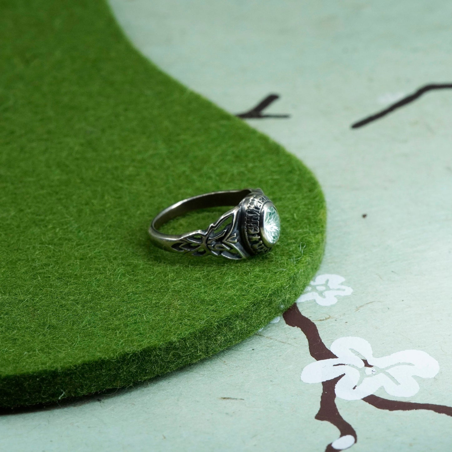 Size 5, Vintage sterling 925 silver statement ring with crystal