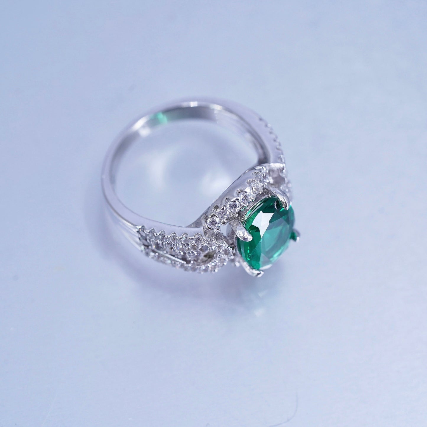 Size 6, vintage Sterling 925 silver handmade ring with emerald and cz around