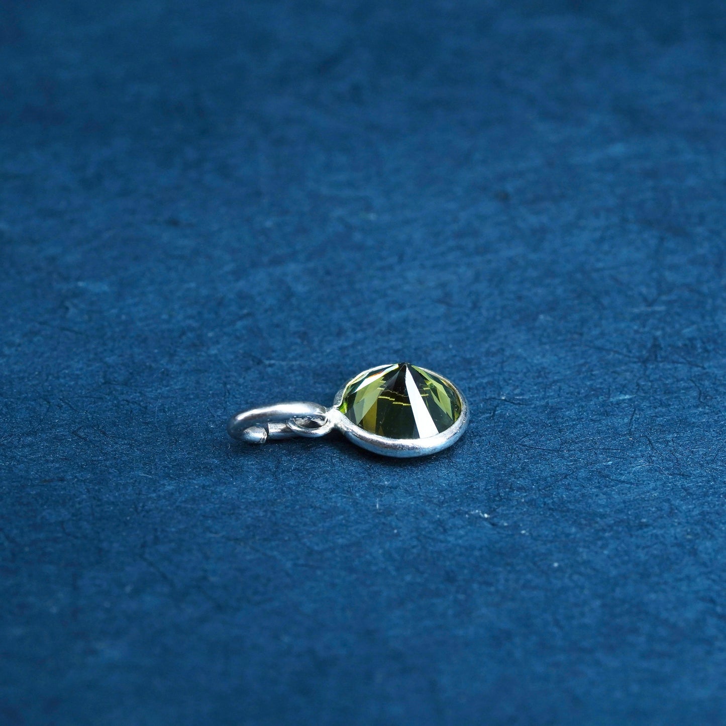 Vintage Sterling silver handmade pendant, 925 circle with peridot