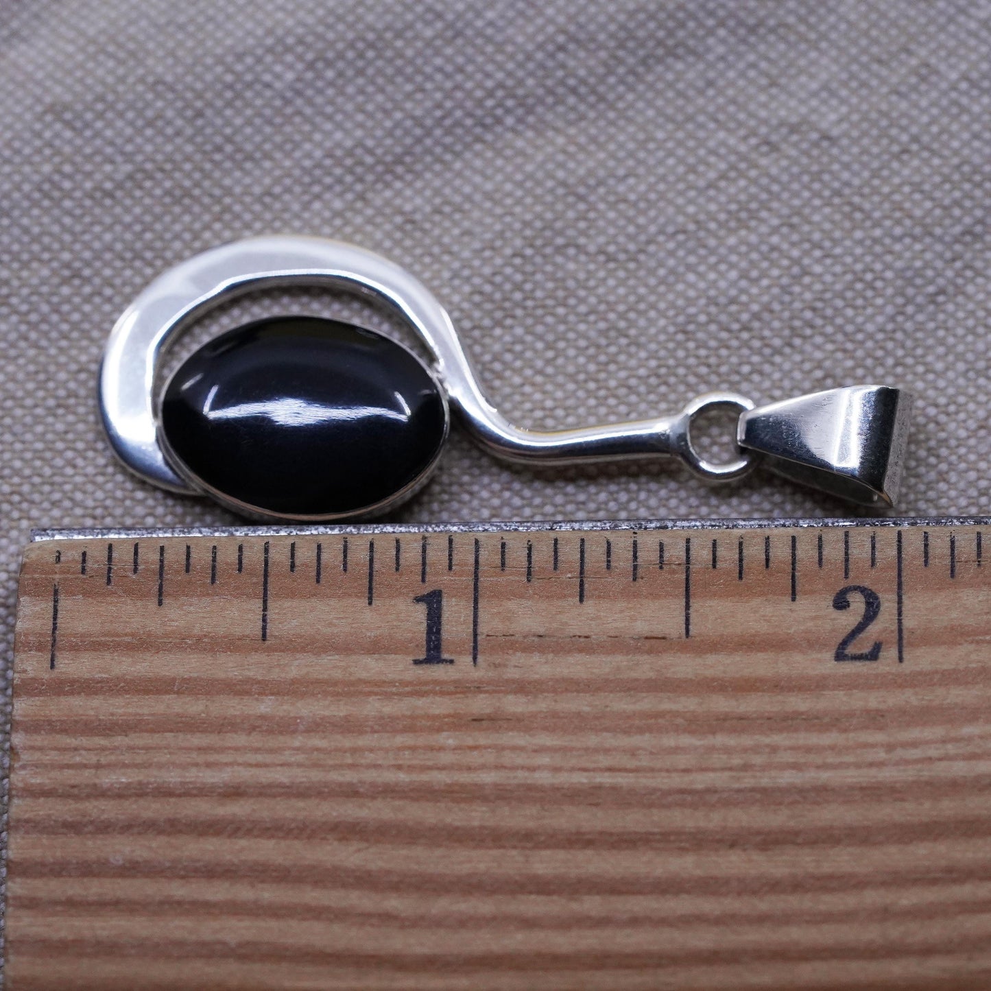 Vintage Mexican Sterling 925 silver handmade pendant with oval onyx inlay