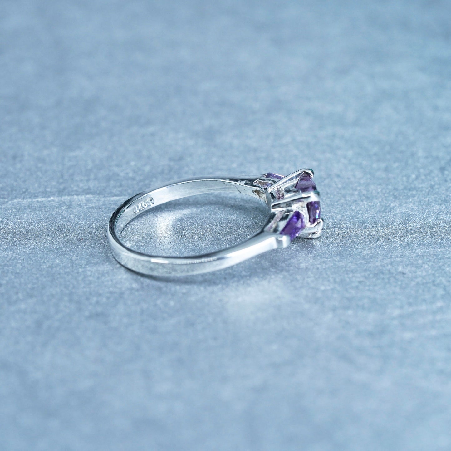Size 6, vintage Sterling 925 silver ring, heart amethyst band