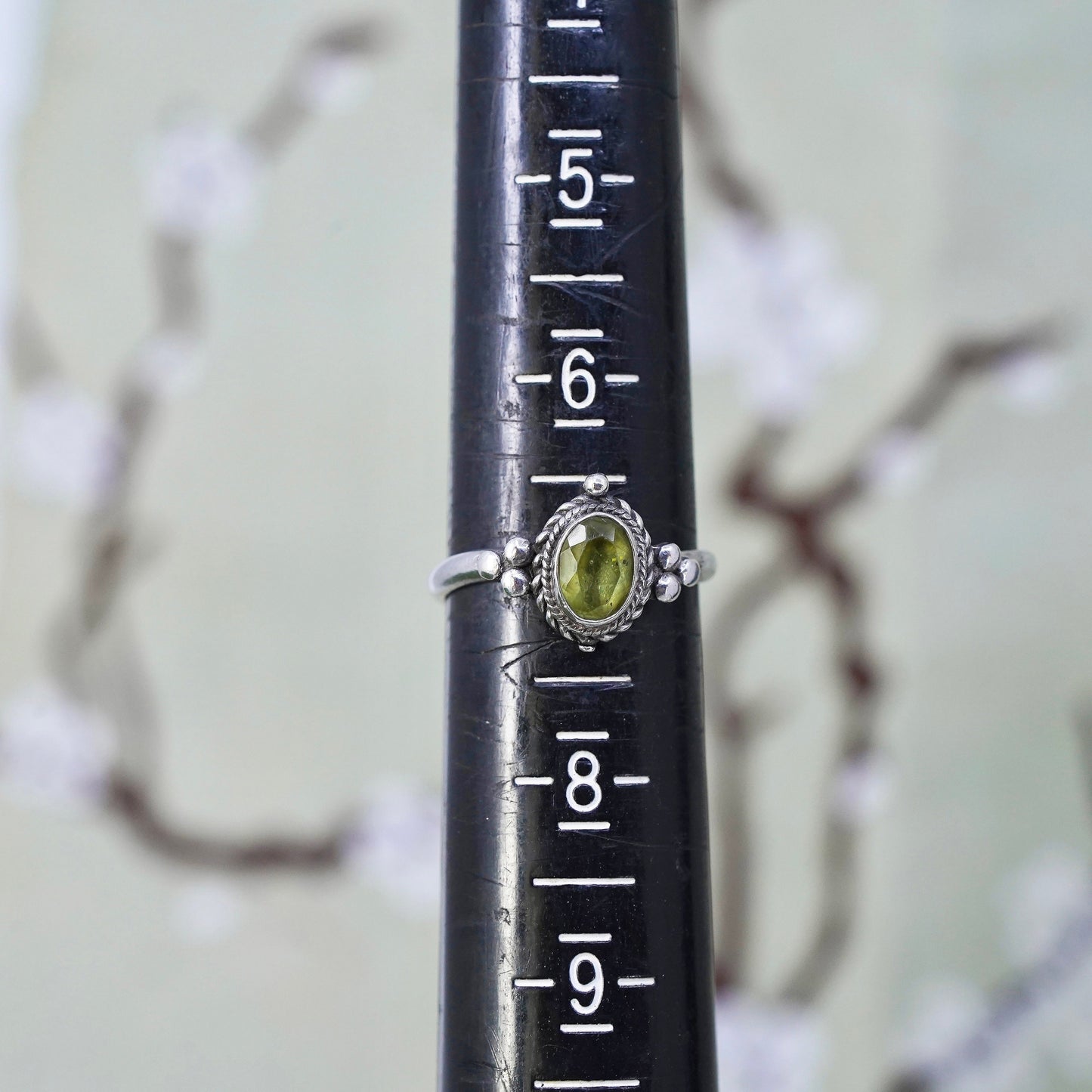 Size 7, Vintage sterling 925 silver handmade ring with peridot and beads