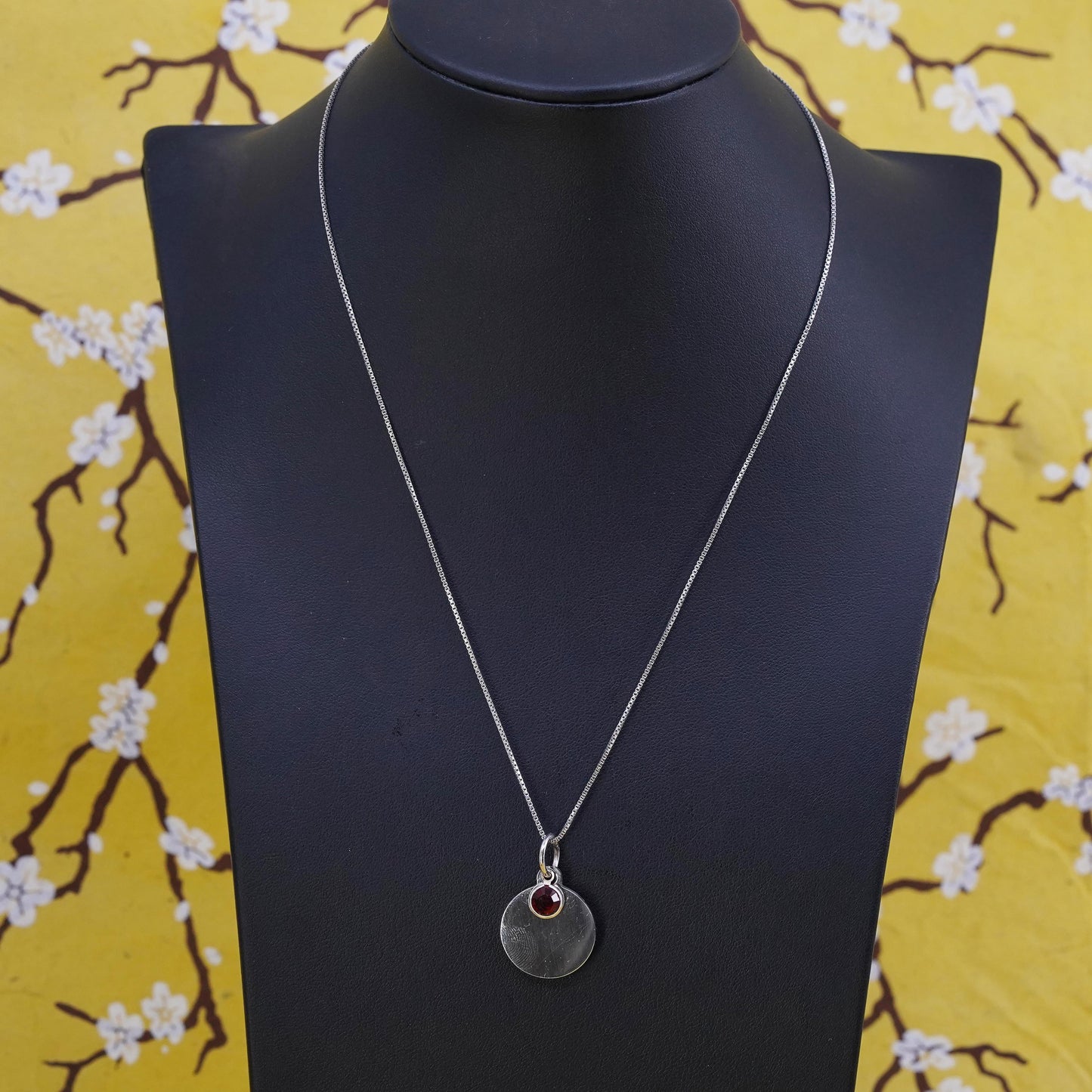 18",, Sterling silver necklace, 925 box chain circle pendant when cardinals