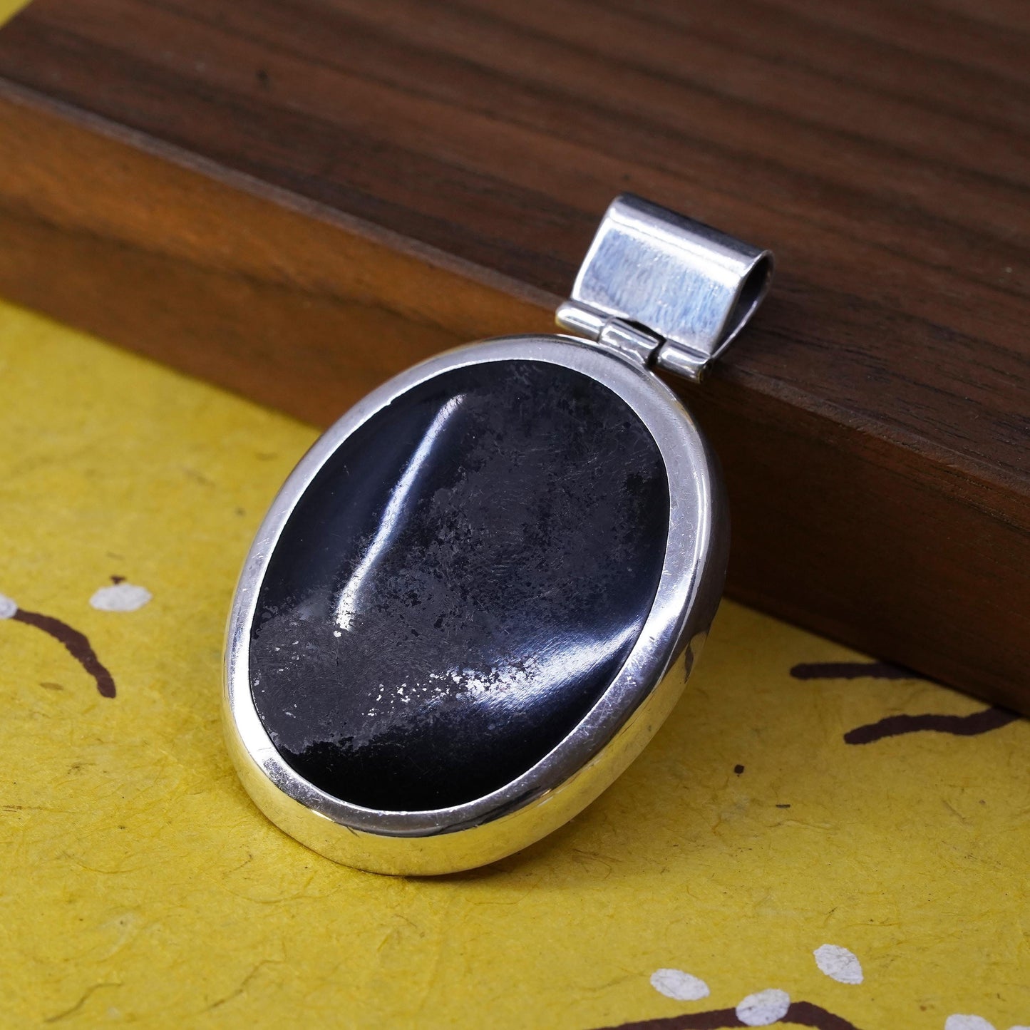 Vintage Mexican Sterling 925 silver handmade pendant with oval onyx inlay