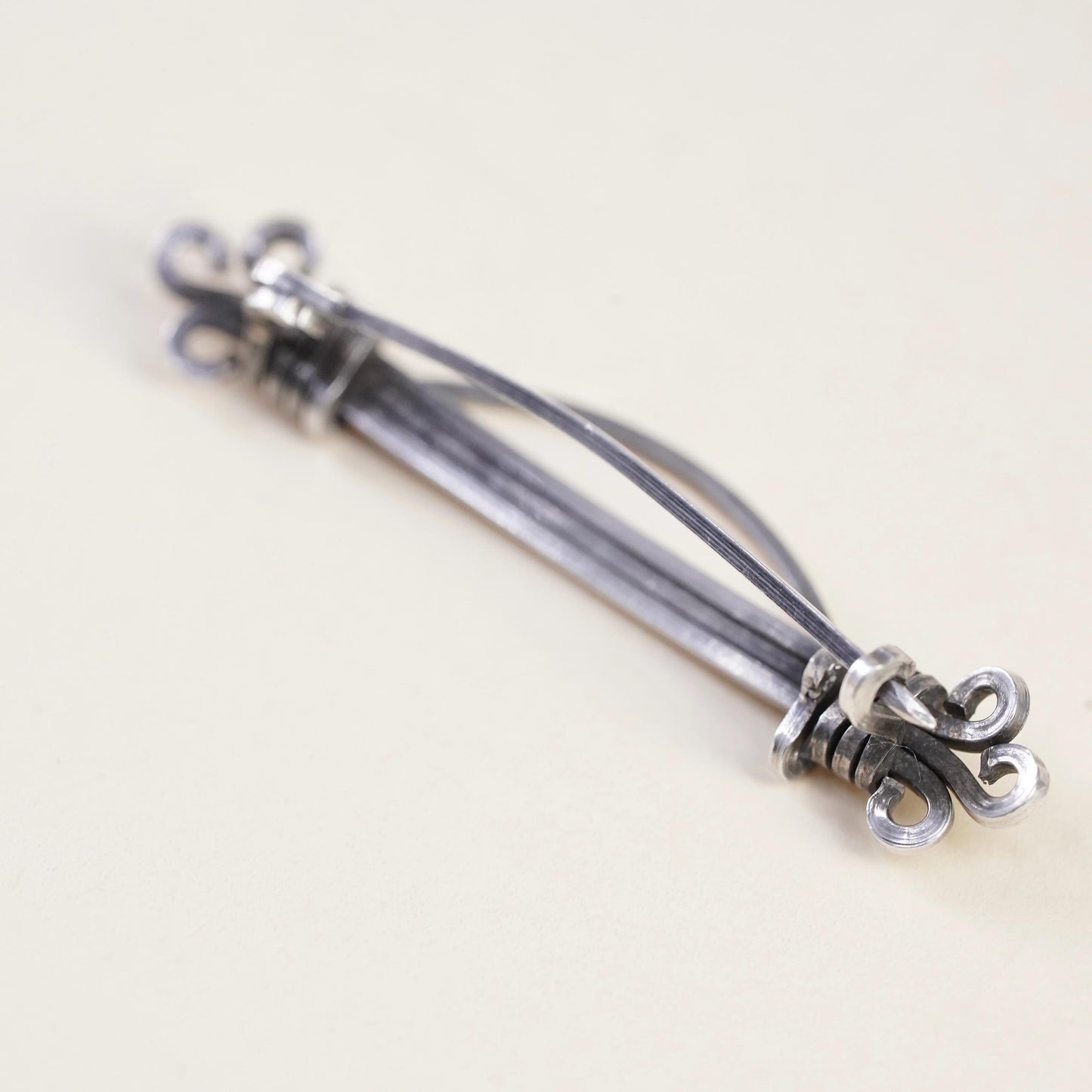 Vintage sterling silver 925 wired brooch pin