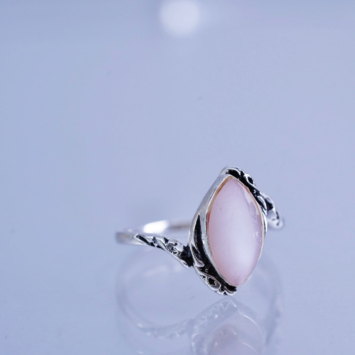 Size 5.25, Native American navajo Sterling 925 silver ring pink mother of pearl