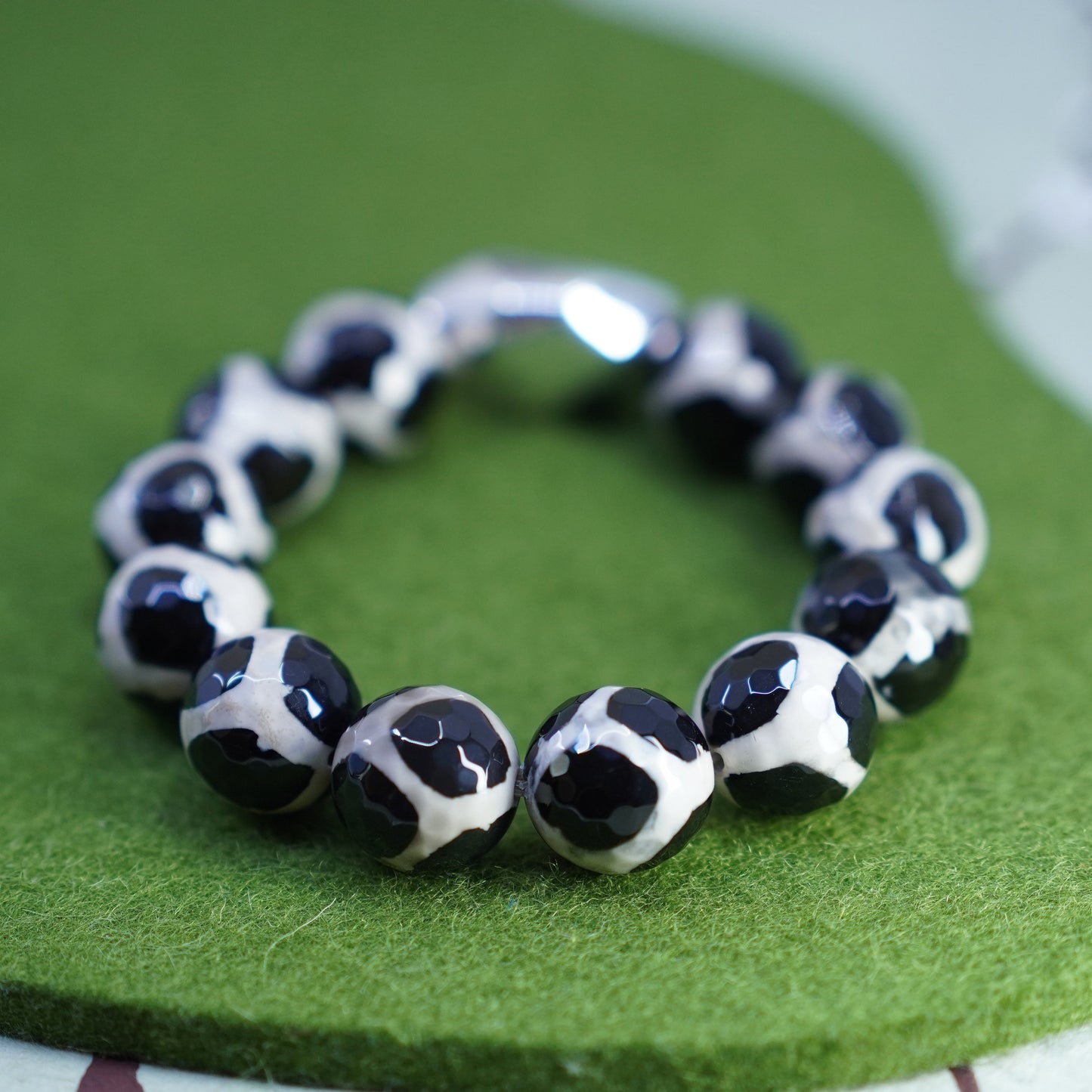 6”, vintage 925 Sterling silver handmade elastic bracelet with agate beads