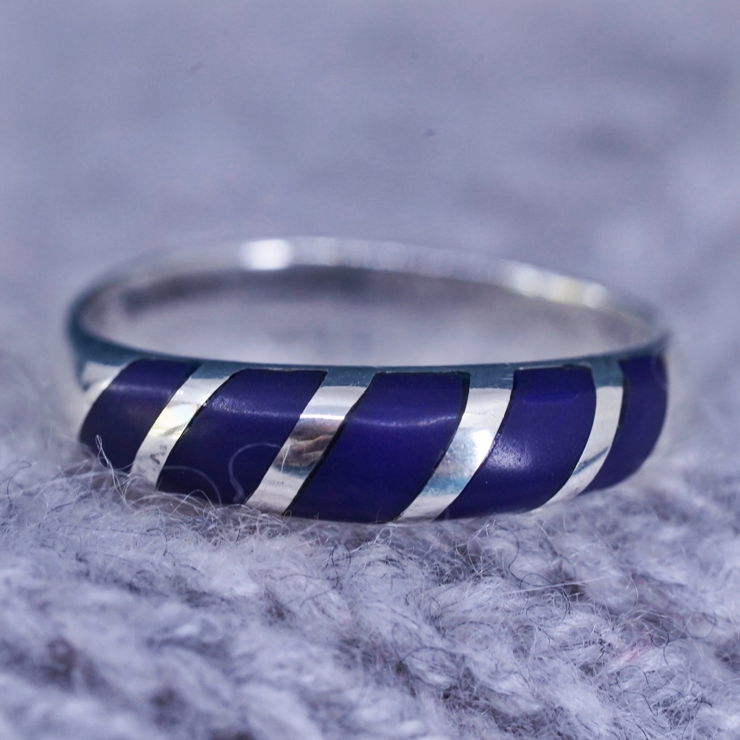 Size 8, vintage Mexico Sterling 925 silver handmade ring band with sodalite