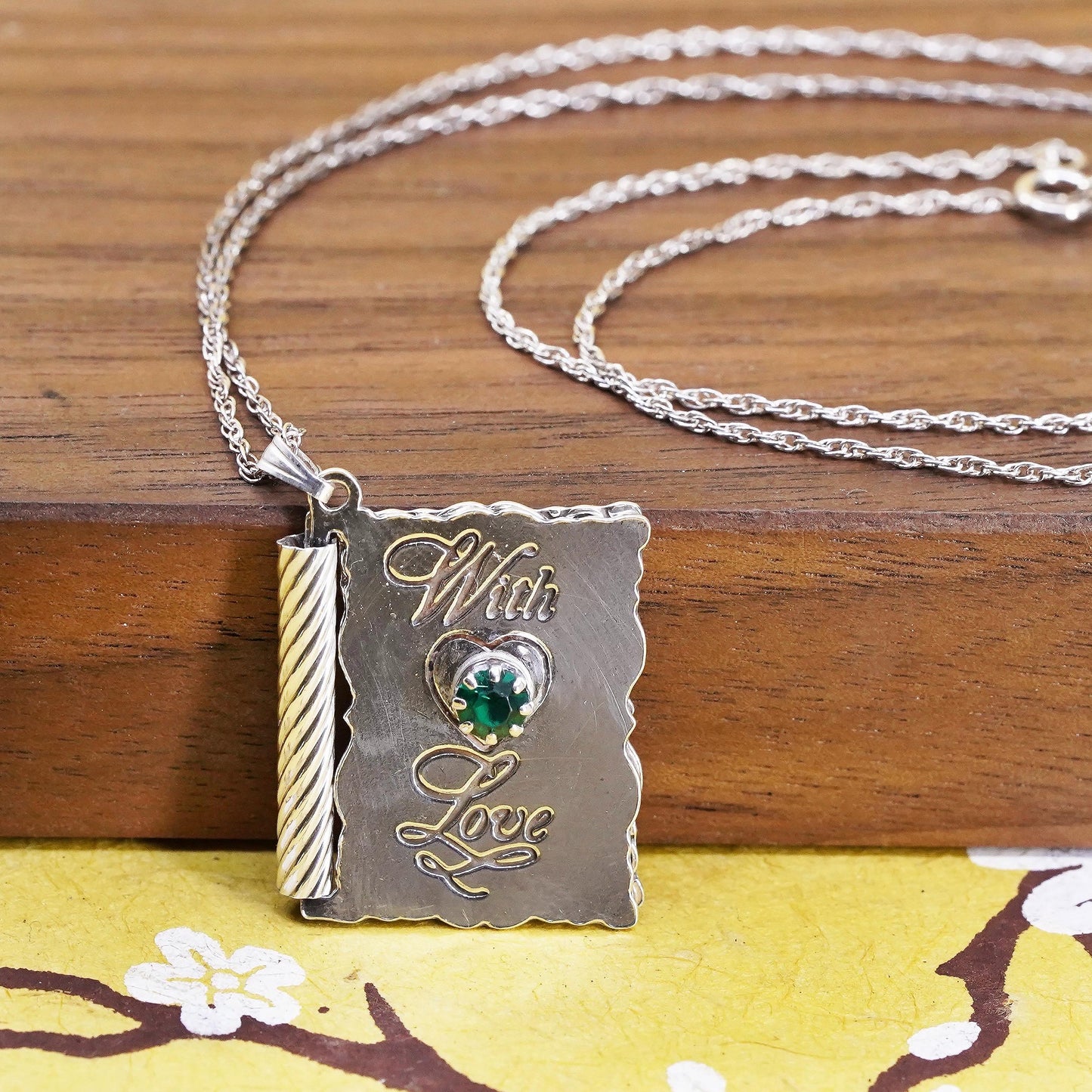 20”, Vintage sterling silver 925 Singapore rope necklace book charm emerald