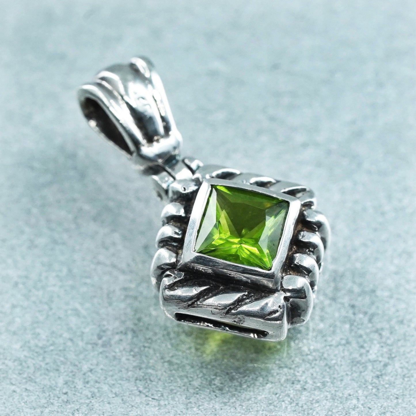vintage sterling 925 silver handmade cable pendant with square peridot