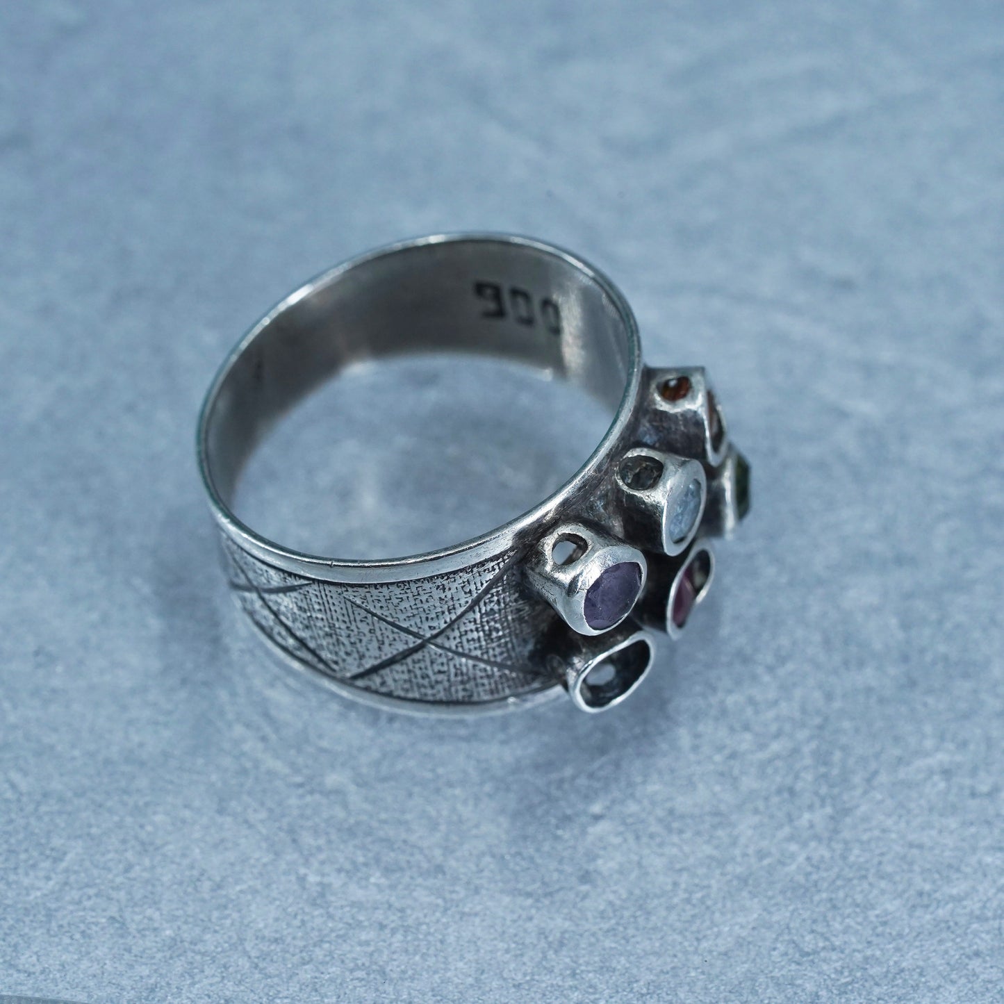 Size 7.25, Retro Ecuador 900 Sterling Silver Tribal band ring w/ garnet peridot