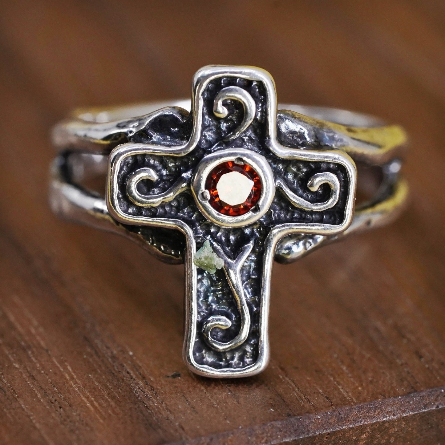Size 7, vintage Israel Sterling silver handmade ring, 925 cross band w/ garnet
