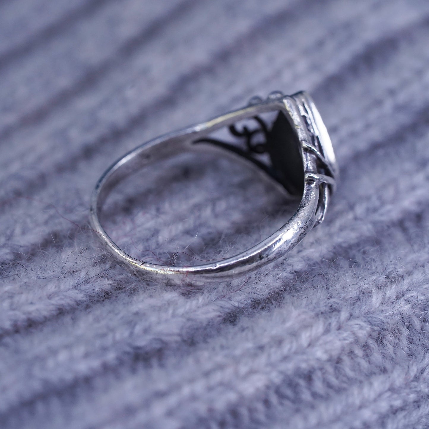 Size 7.5, vintage Sterling silver handmade ring, 925 band with mother of pearl