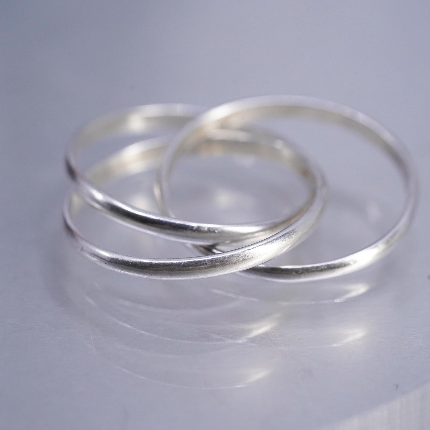 Size 8, Vintage Sterling Silver handmade Ring. 925 modernist, Entwined band