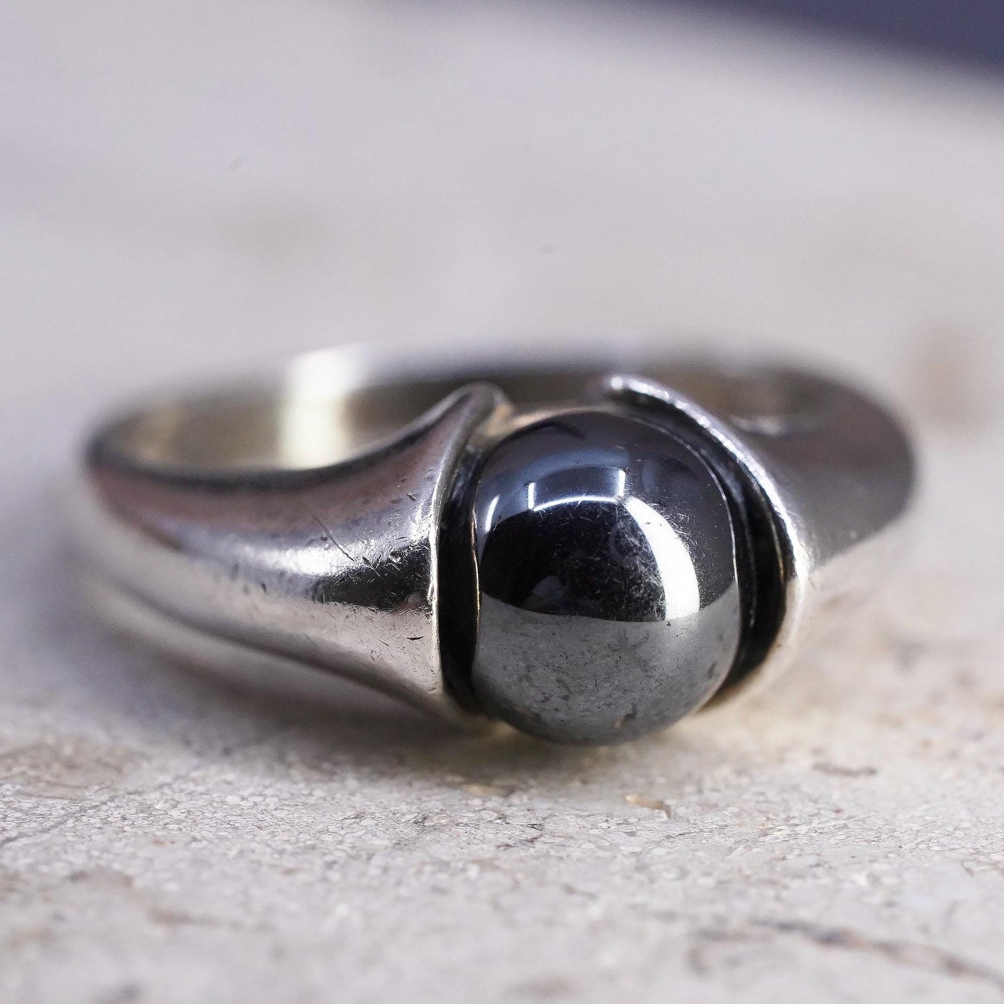 Size 7, VTG southwestern Sterling silver solitaire ring, 925 band hematite bead
