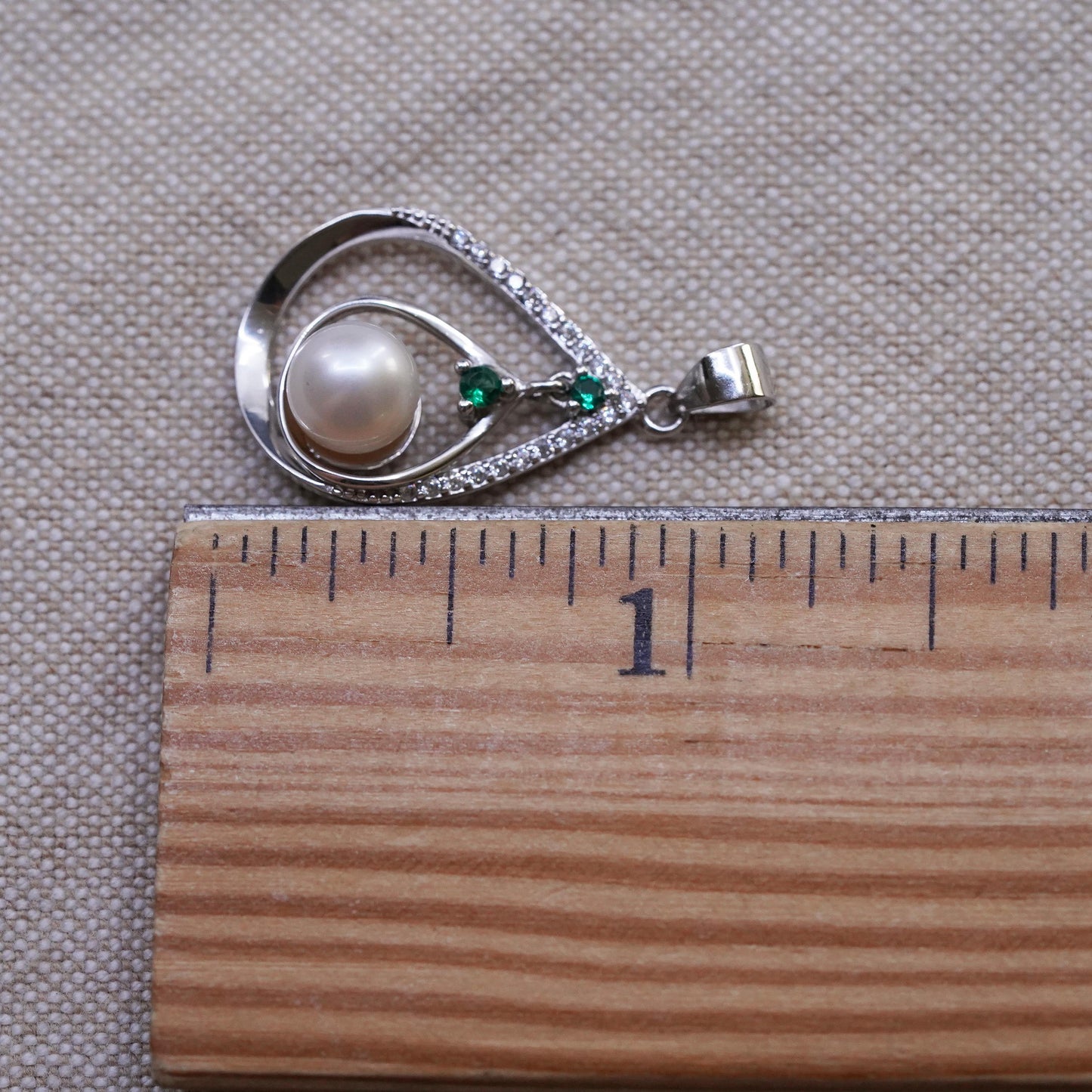 Vintage Sterling 925 silver handmade teardrop pendant with pearl and emerald
