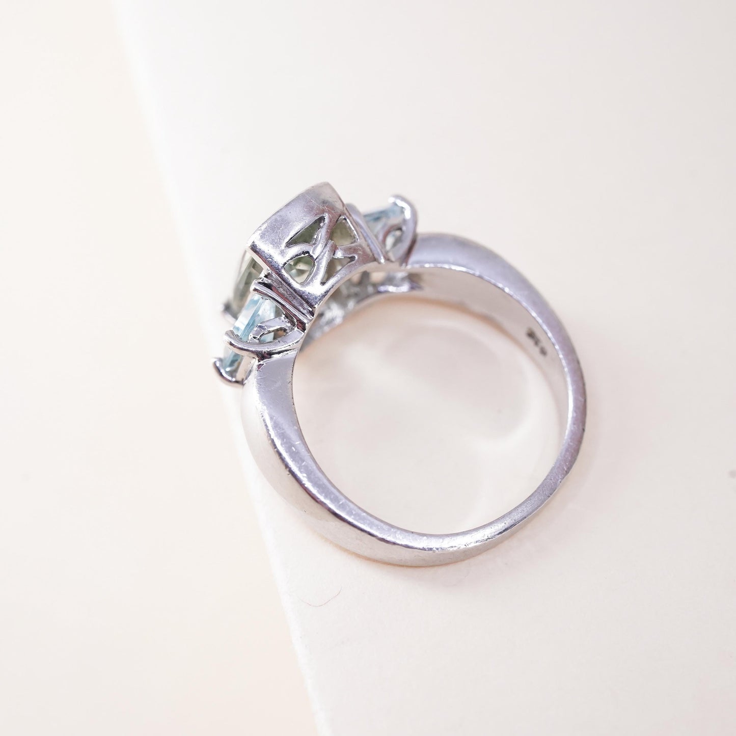 Size 7, vintage sterling 925 silver statement ring with green amethyst topaz