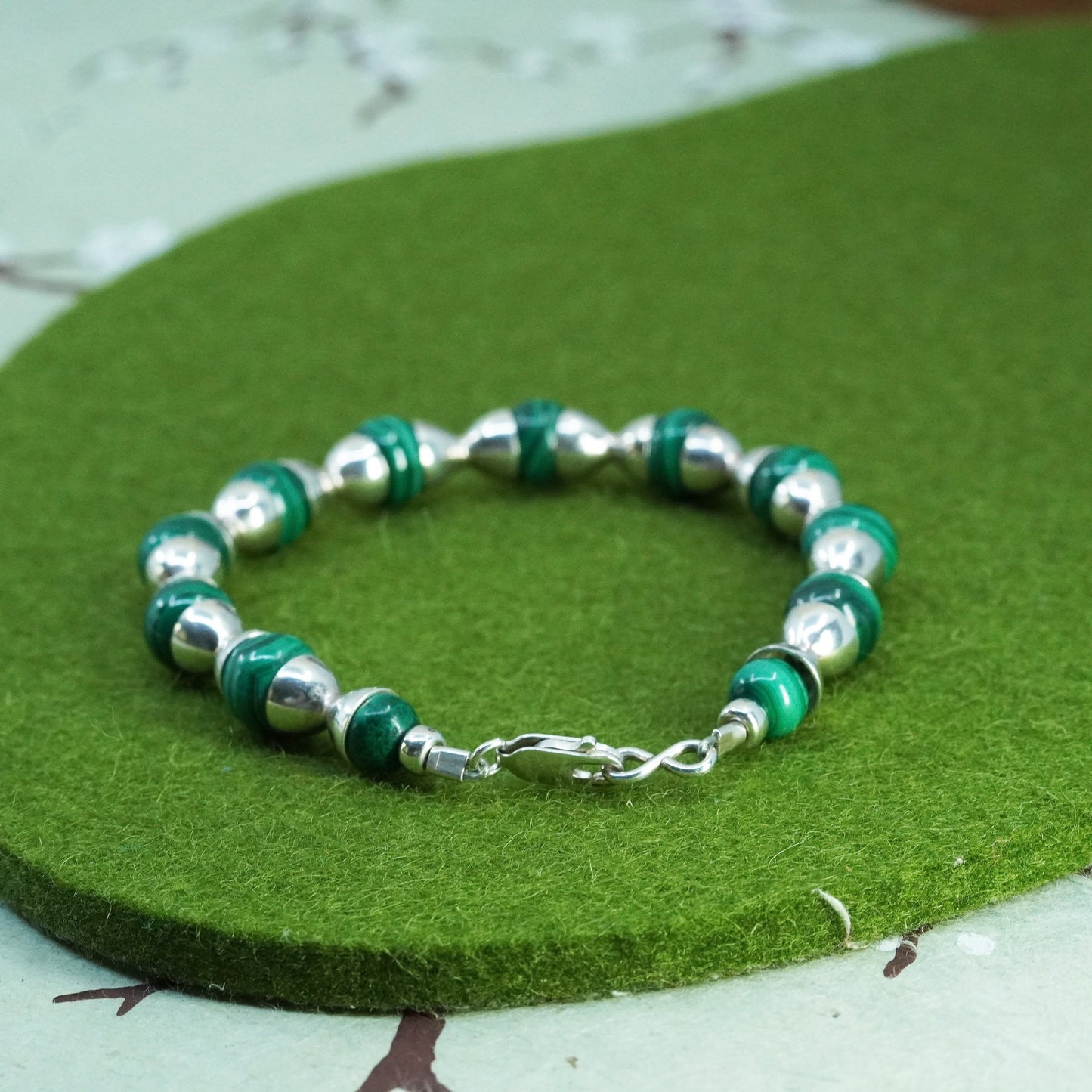6.75”, VTG Sterling silver handmade bracelet, 925 chain with malachite beads