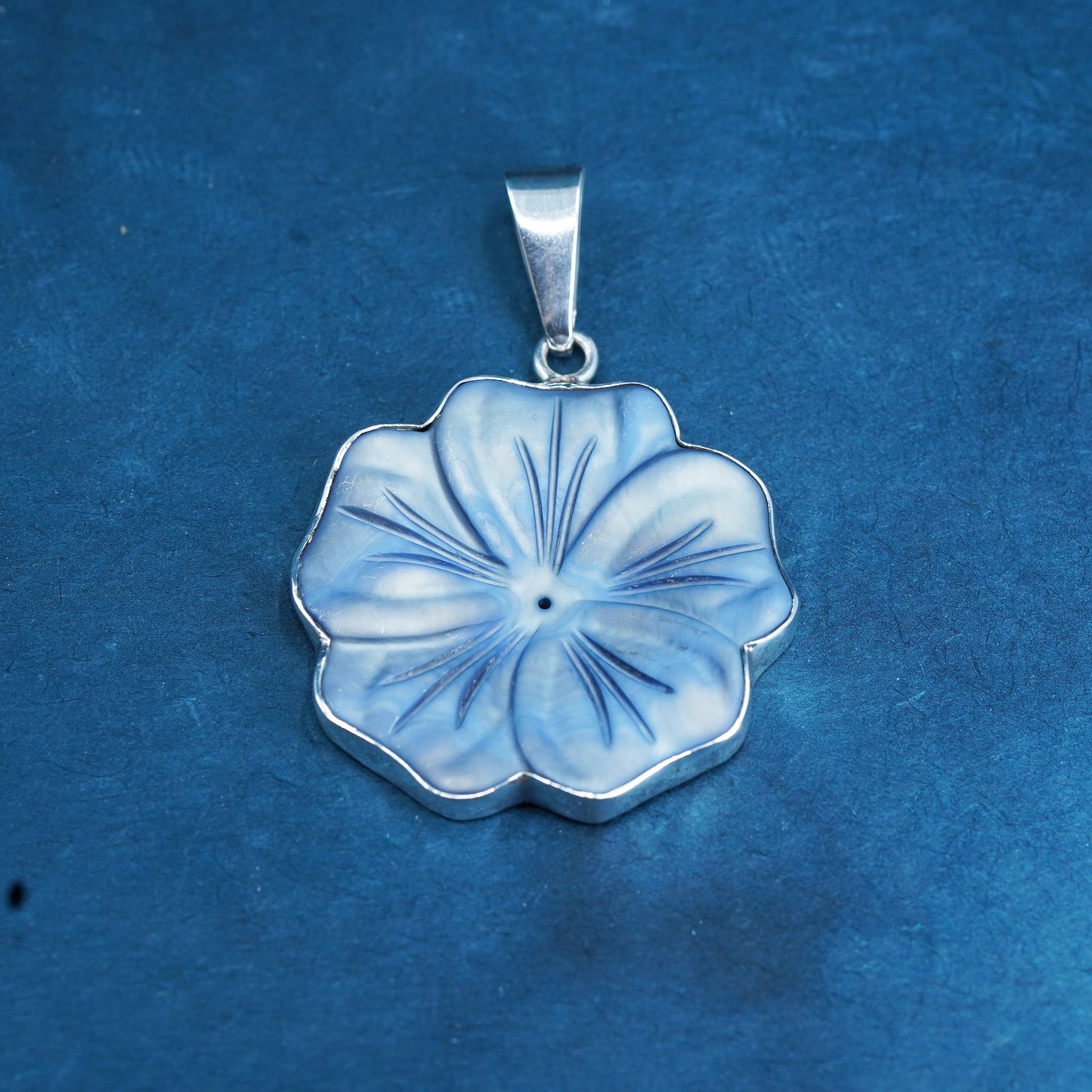 Vintage Sterling silver 925 pendant with blue mother of pearl plumeria flower