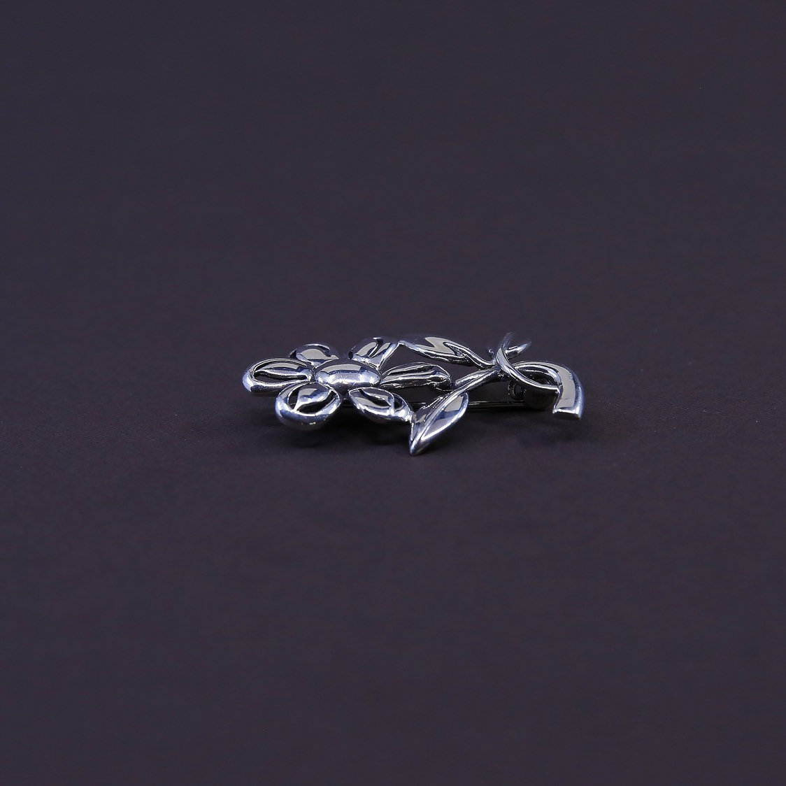 Vintage handmade sterling 925 silver flower shaped flower brooch