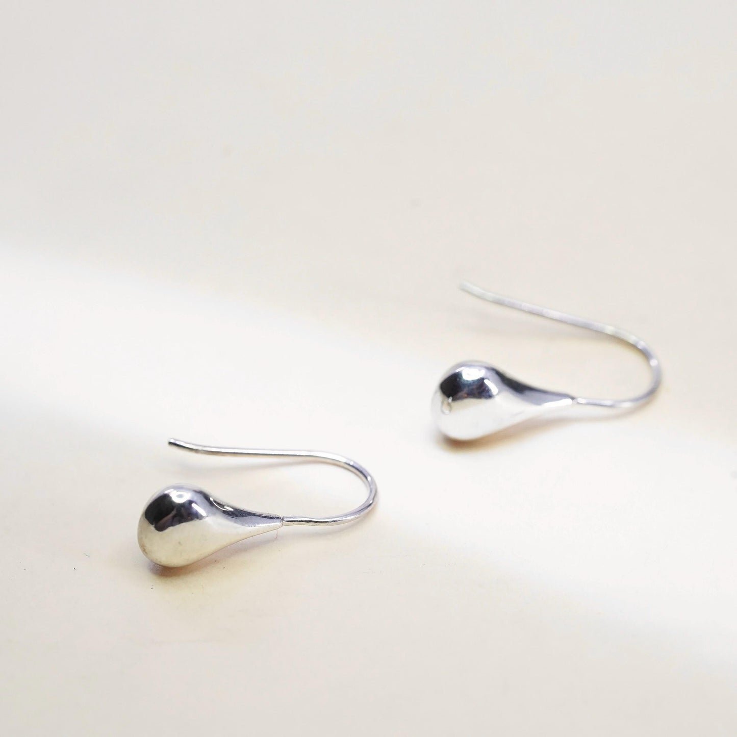 Vintage Silpada W1646 Sterling Silver Small Teardrop Dangle Earring 925