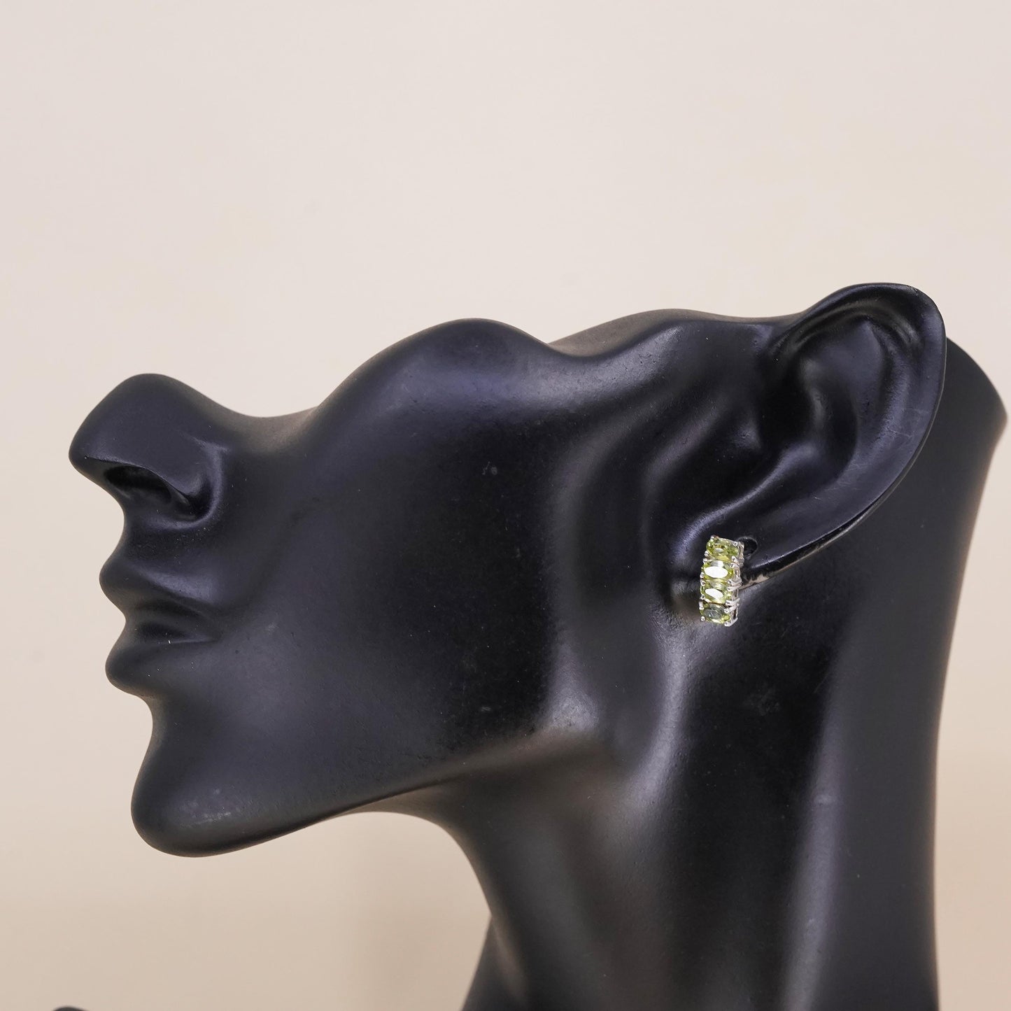 Vintage Sterling 925 silver handmade stud with peridot, single earring