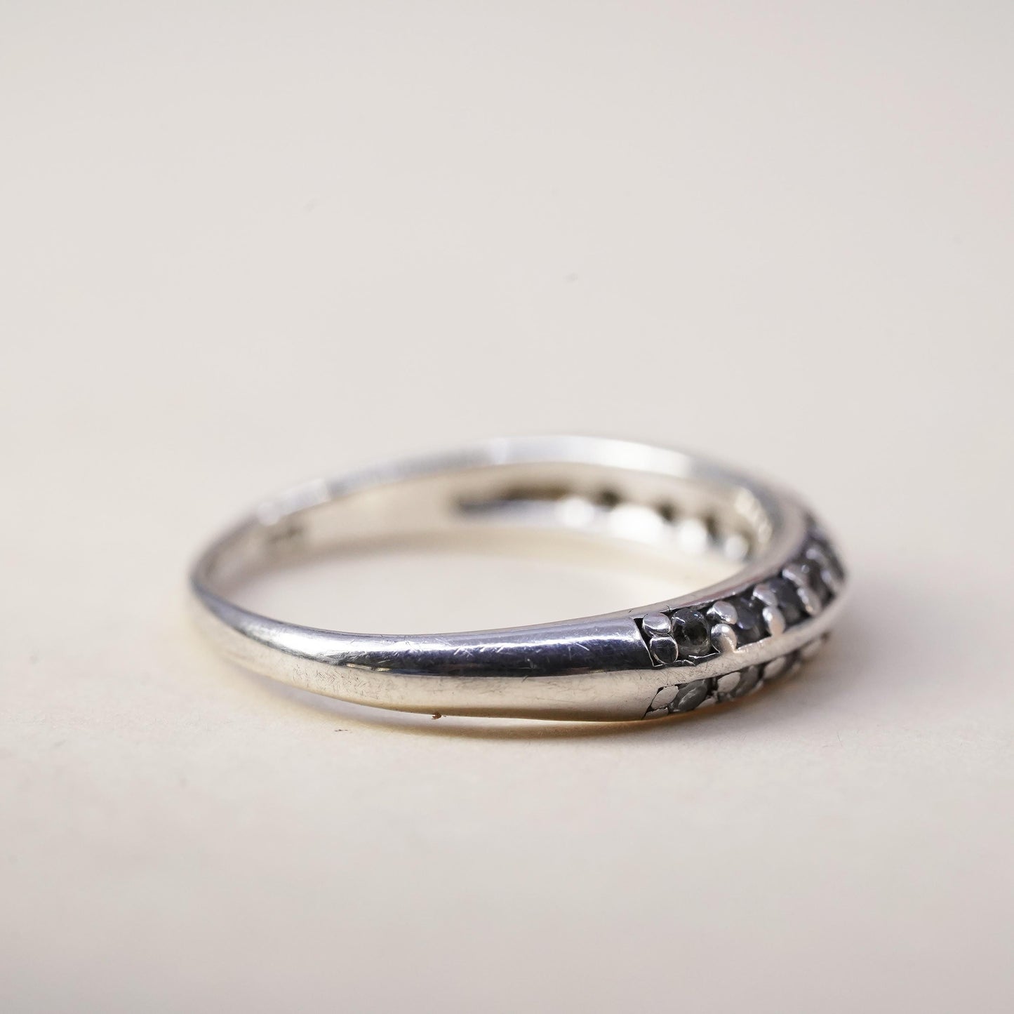 Size 7, vtg sterling 925 silver ring with cluster CZ, stackable wedding band