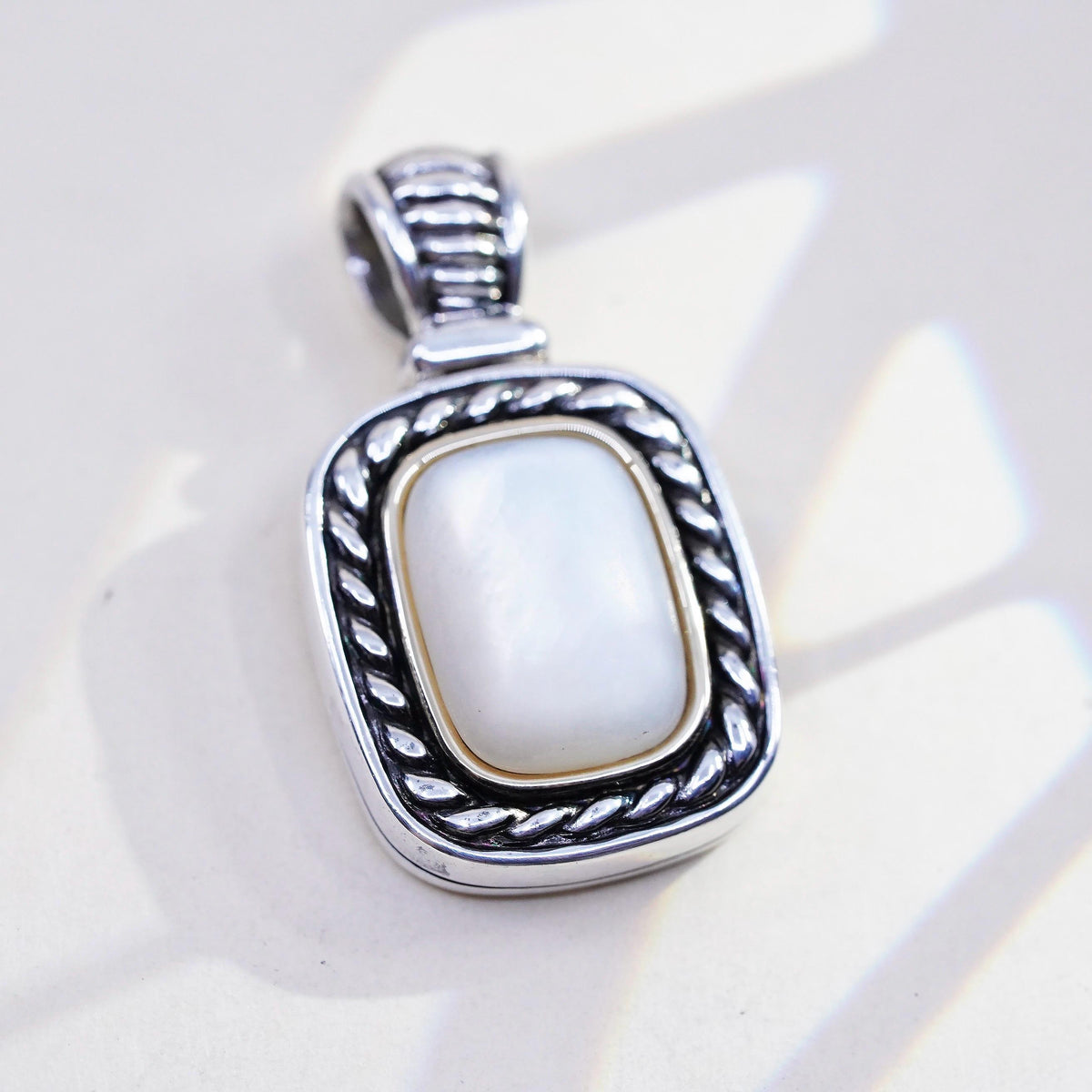 GV Gemvara 14K yellow gold sterling silver 925 pendant mother of pearl cable