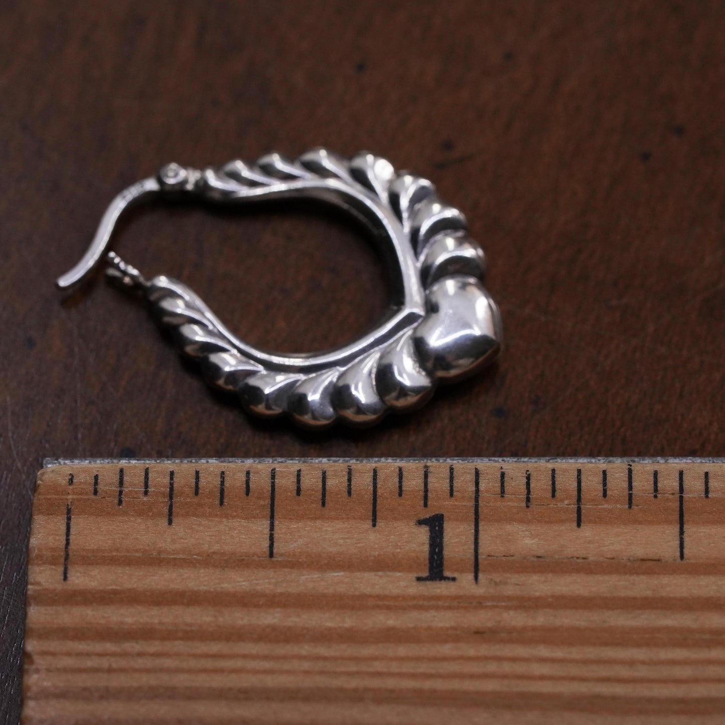 1", Vintage sterling silver single earring, fashion heart ribbed primitive hoop