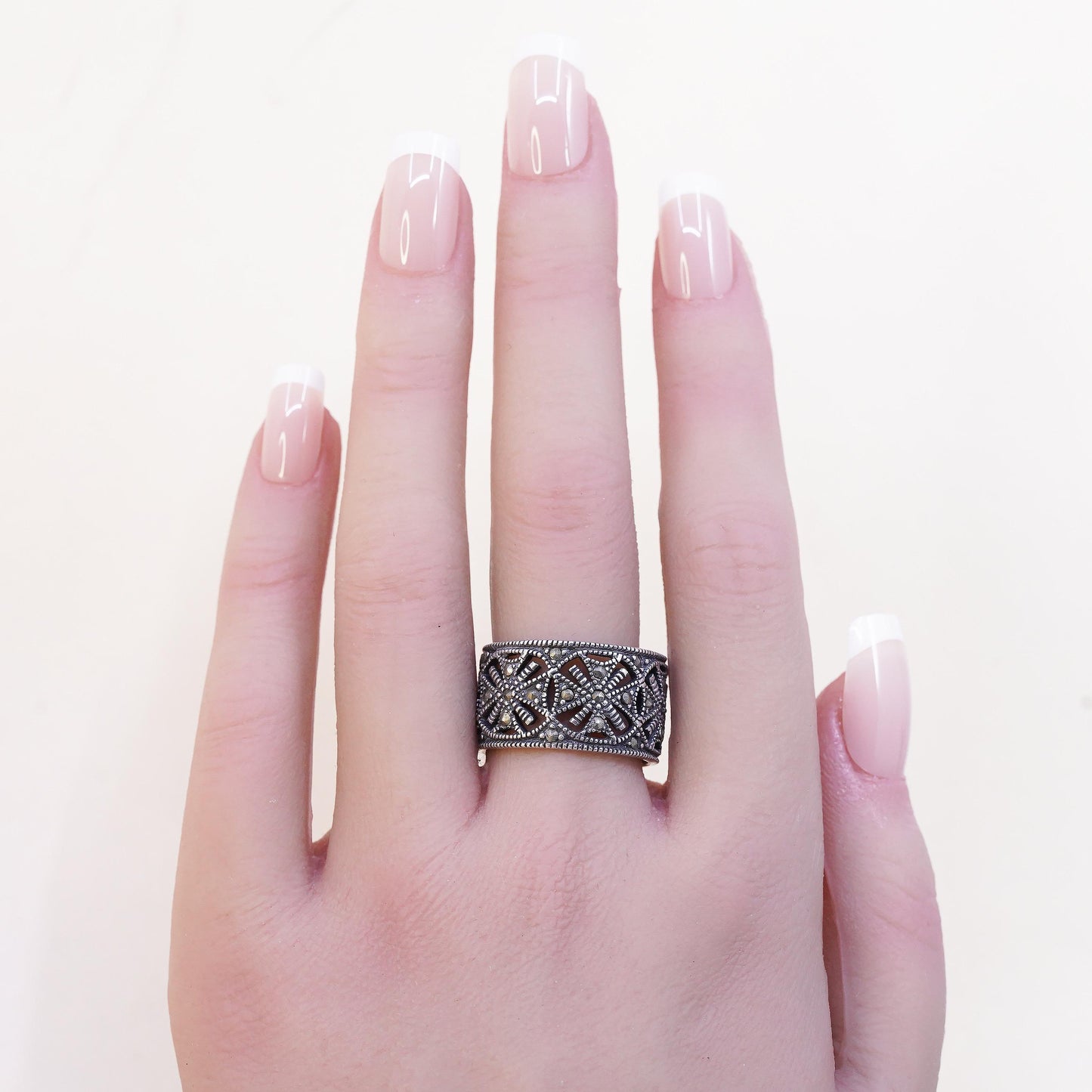 Size 8.5, VTG Sterling silver ring, 925 filigree cross band cluster Marcasite