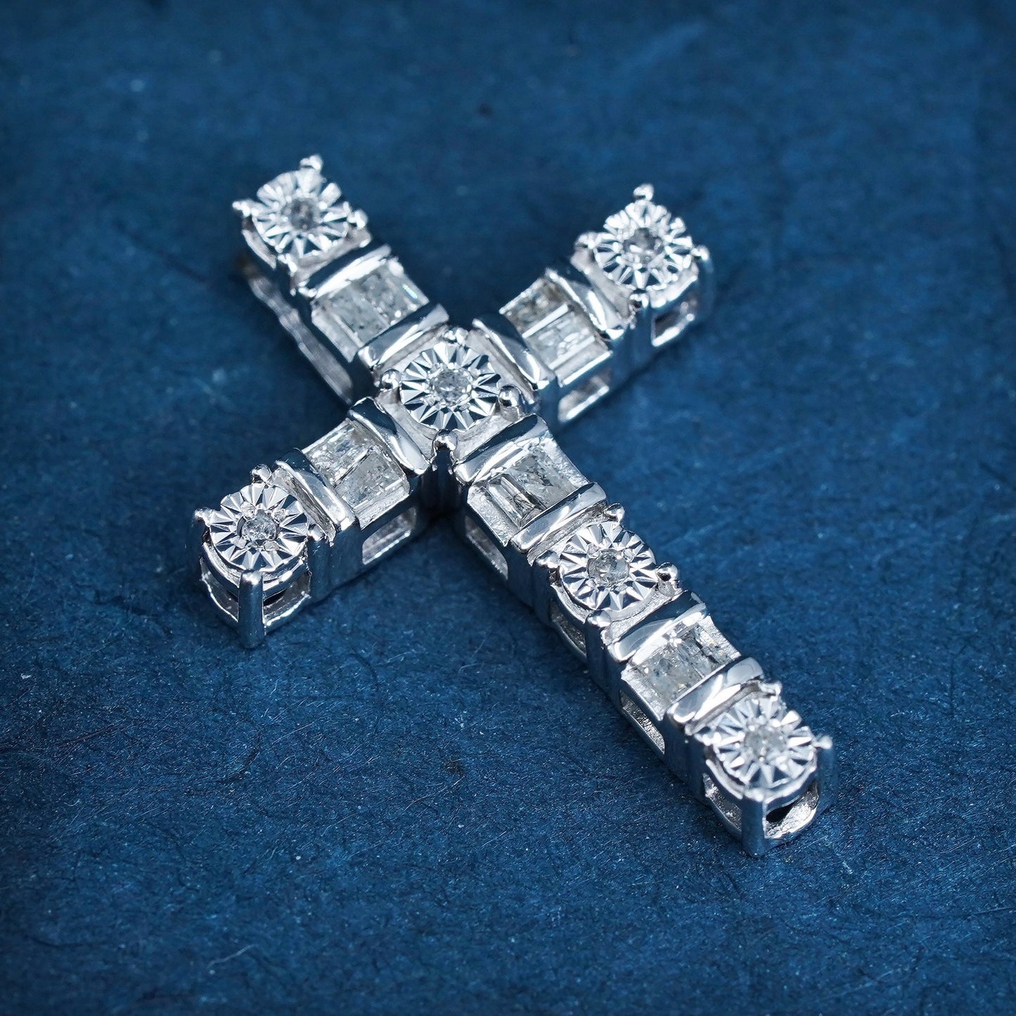 Vintage elegant Sterling silver 925 cross pendant with cluster genuine diamonds