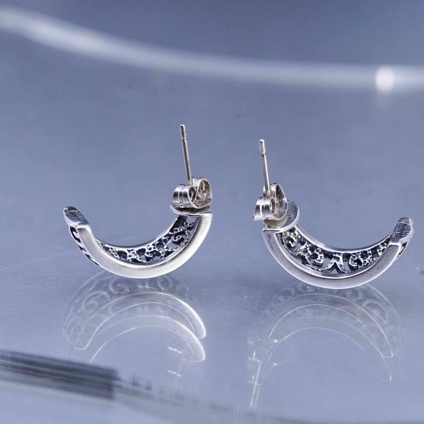 Vinatge Sterling silver Handmade Earrings, 925 Filigree huggie Studs