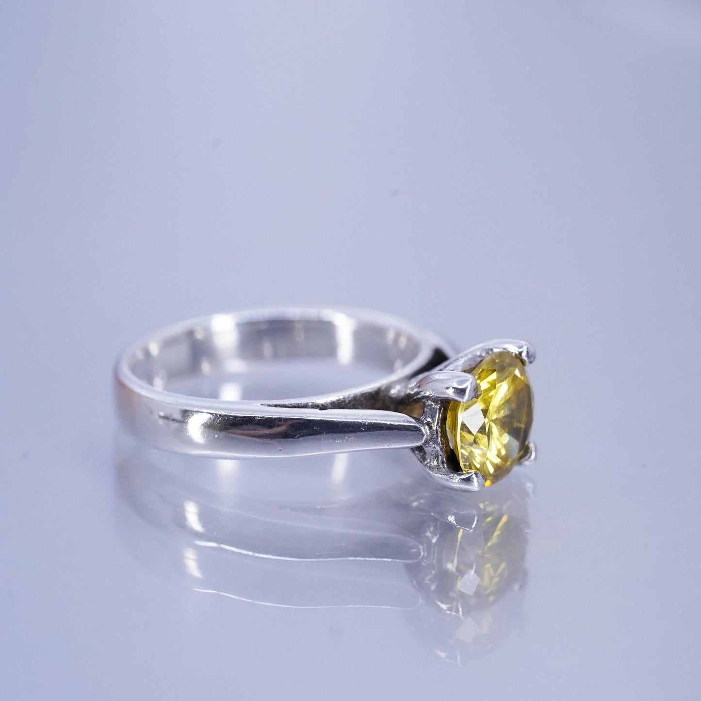 Size 6.5, vintage Sterling 925 silver handmade ring with circle citrine