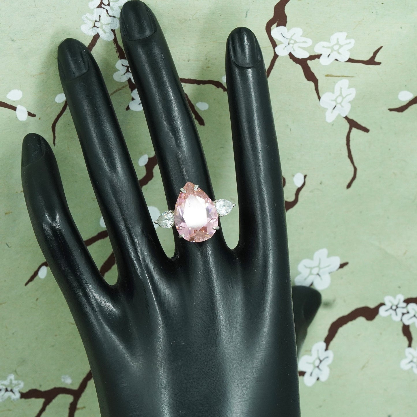 Size 6.75, vtg Sterling 925 silver fashionable ring with teardrop pink crystal