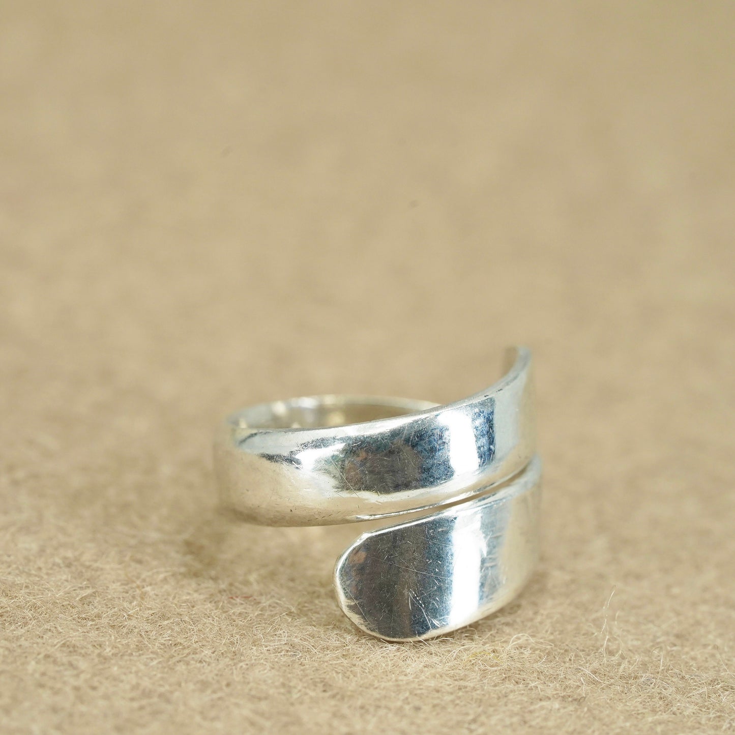 Size 6, vintage southwestern Sterling 925 silver ring, wrap band