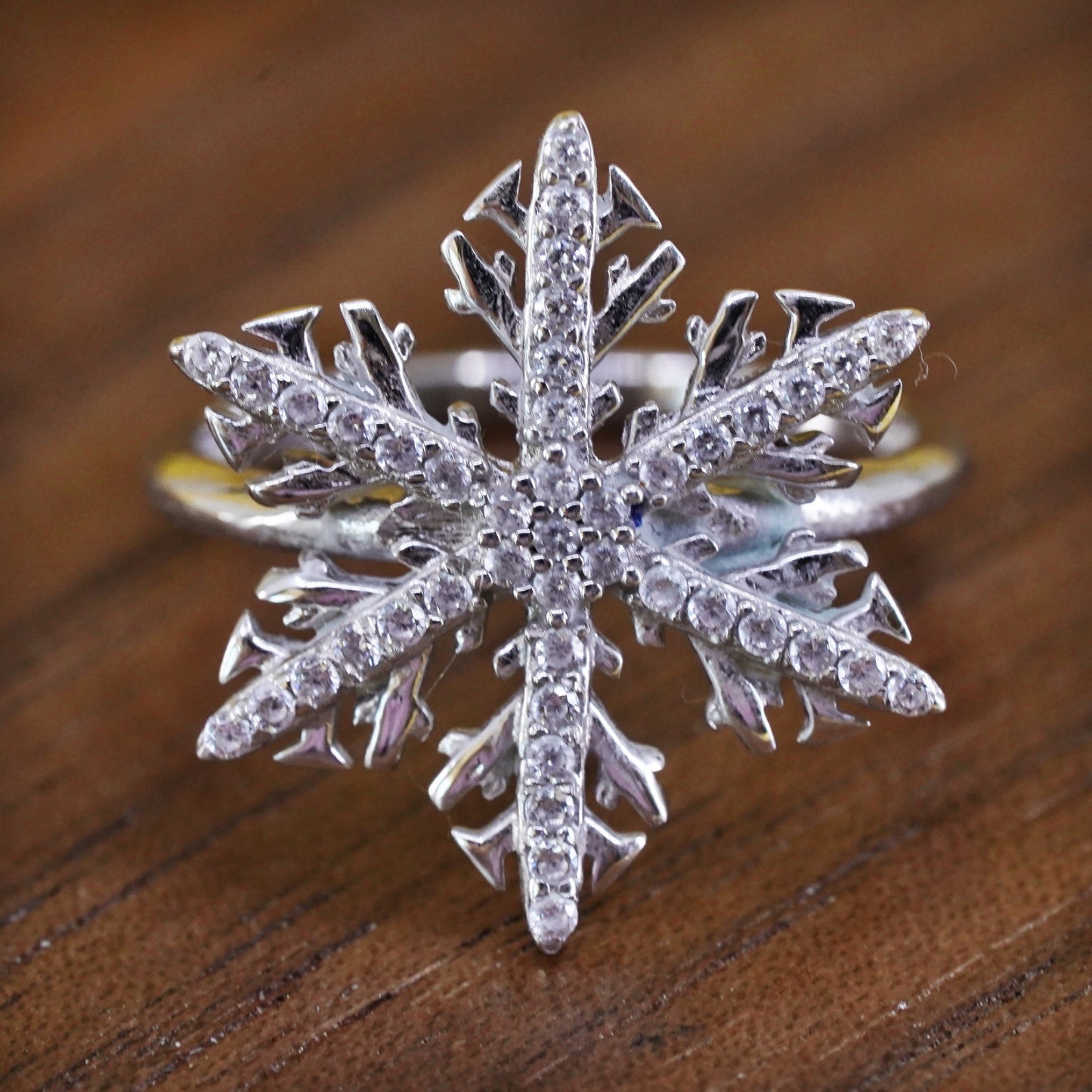 Size 4, Sterling 925 silver ring with snowflake flower and cluster diamonds