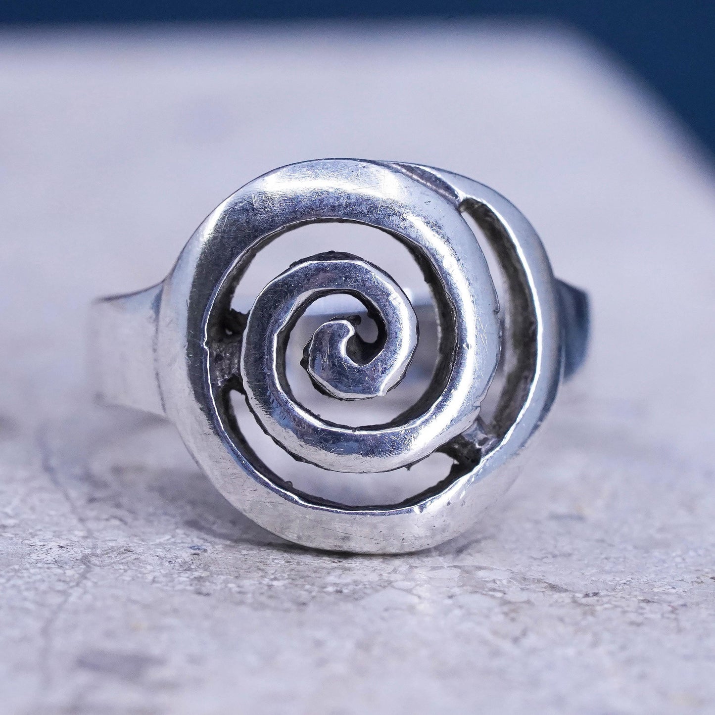 Size 6, vintage Sterling silver handmade ring, 925 spiral swirly band